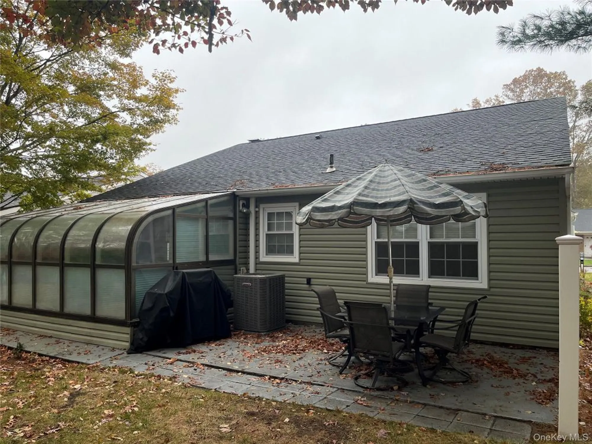 Property Slideshow image 19 of 30 | 194 canterbury dr, Ridge, NY, 11961