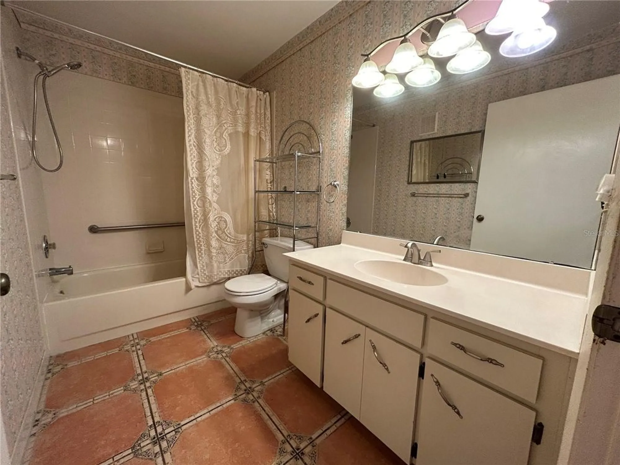 Property Slideshow image 26 of 34 | 2221 norwegian dr 57, Clearwater, FL, 33763