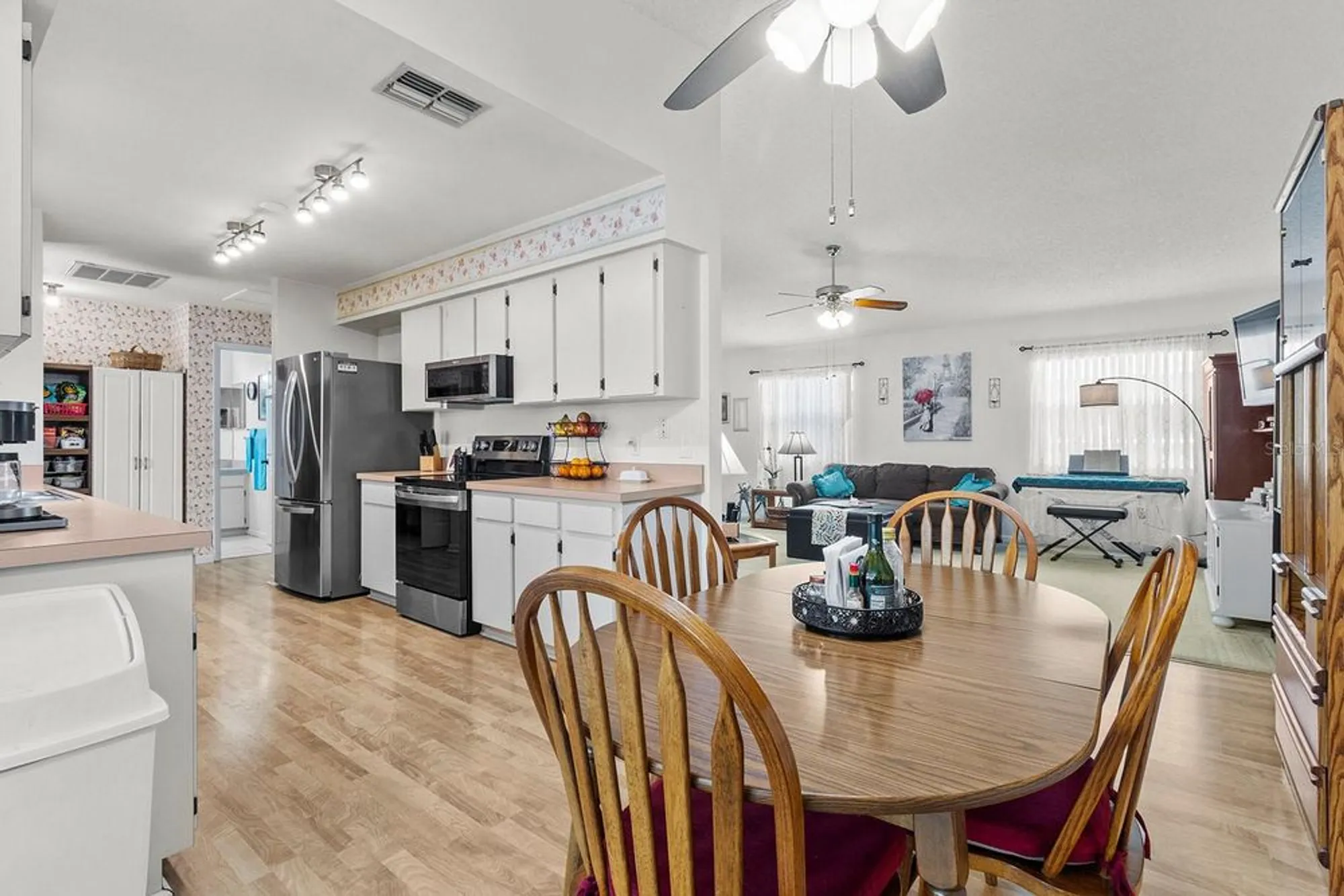 Property Slideshow image 9 of 33 | 4846 colonnades club blvd, Lakeland, FL, 33811