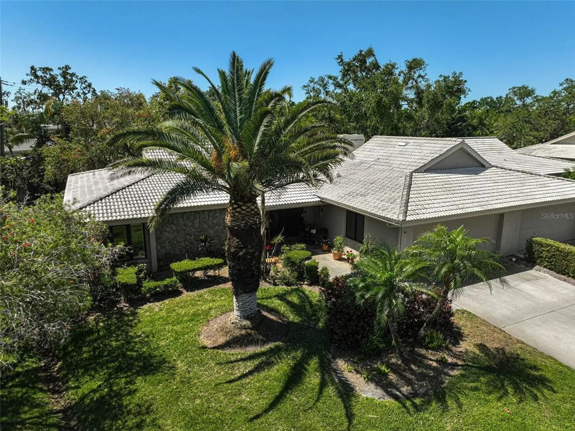 Property Slideshow image 52 of 61 | 3890 wilshire cir 27, Sarasota, FL, 34238