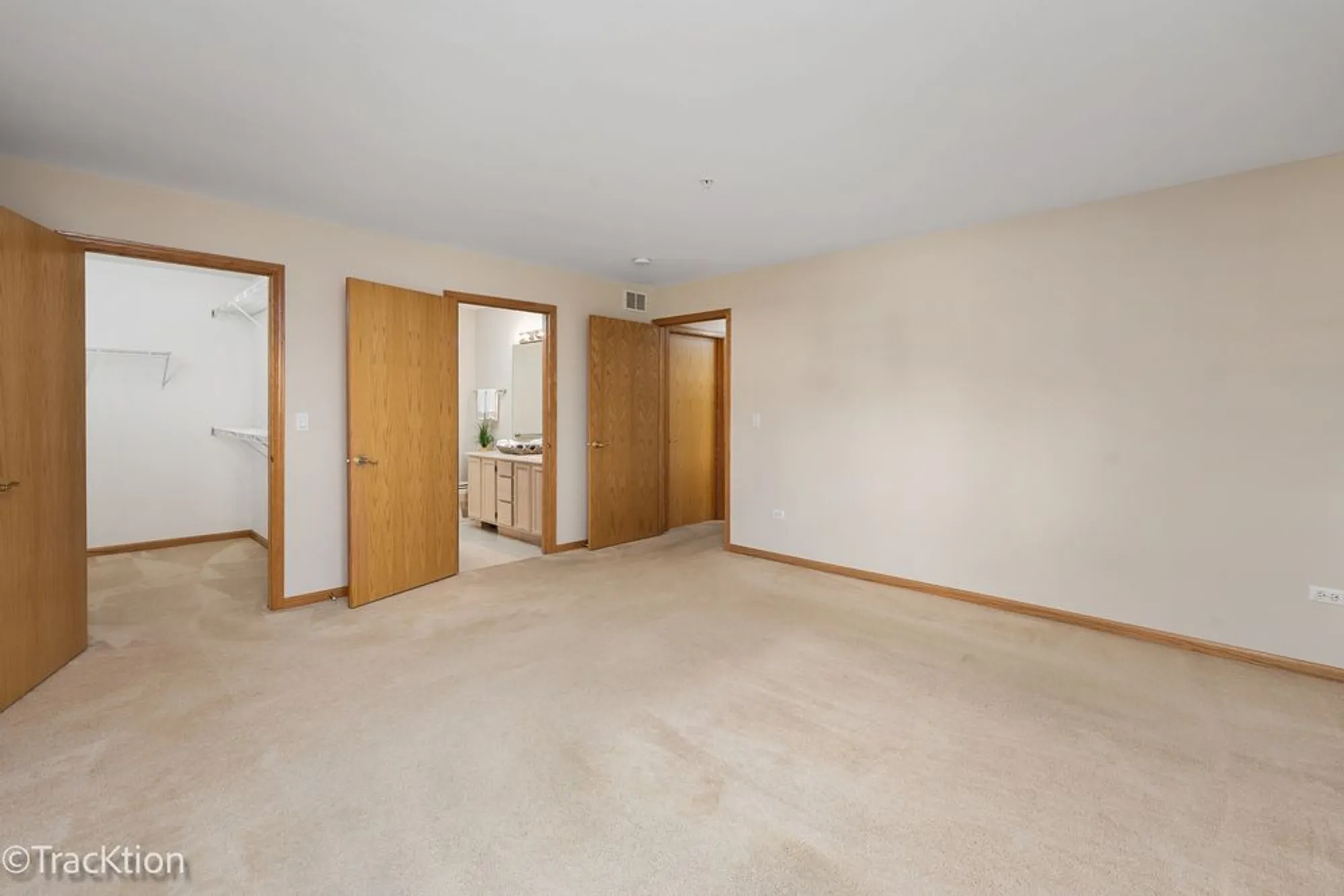 Property Slideshow image 10 of 17 | 13818 s bristlecone ln d, Plainfield, IL, 60544
