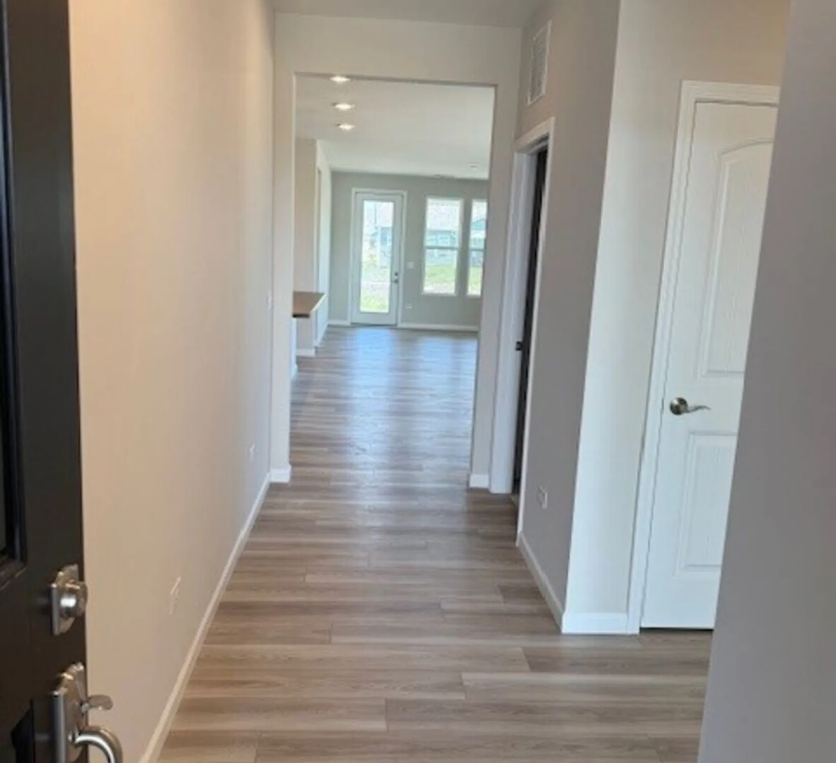 Property Slideshow image 10 of 11 | 3302 wildlight rd, Aurora, IL, 60503