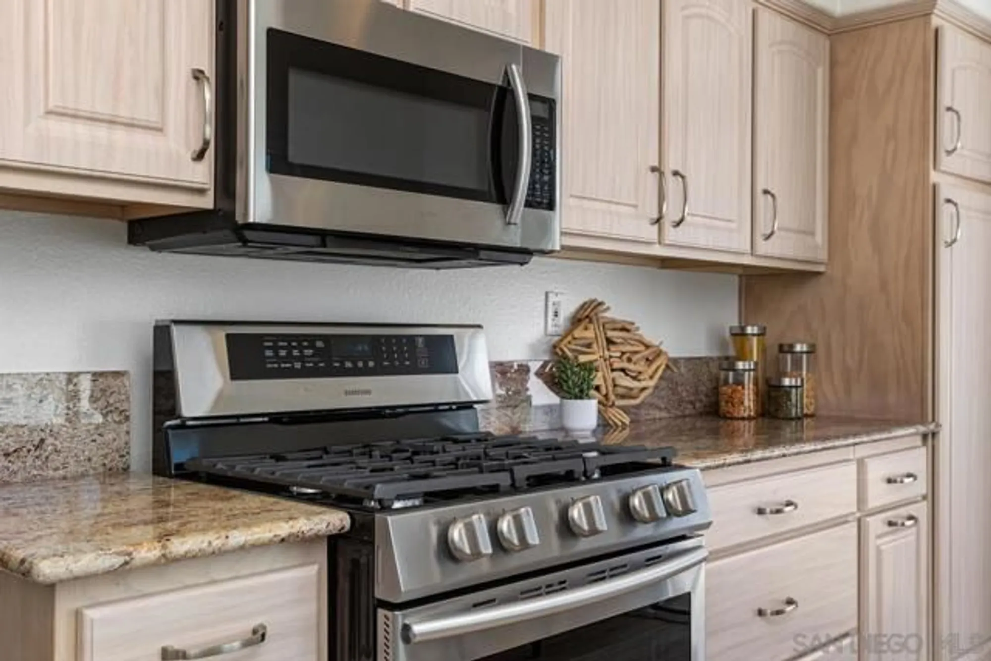 Property Slideshow image 15 of 45 | 3328 malta way, Oceanside, CA, 92056