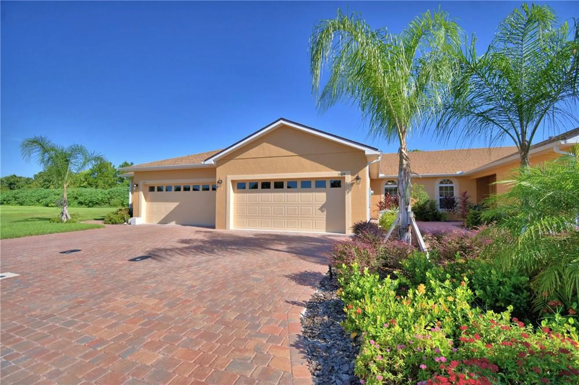 Property Slideshow image 1 of 73 | 1709 linz ct, Winter Haven, FL, 33884