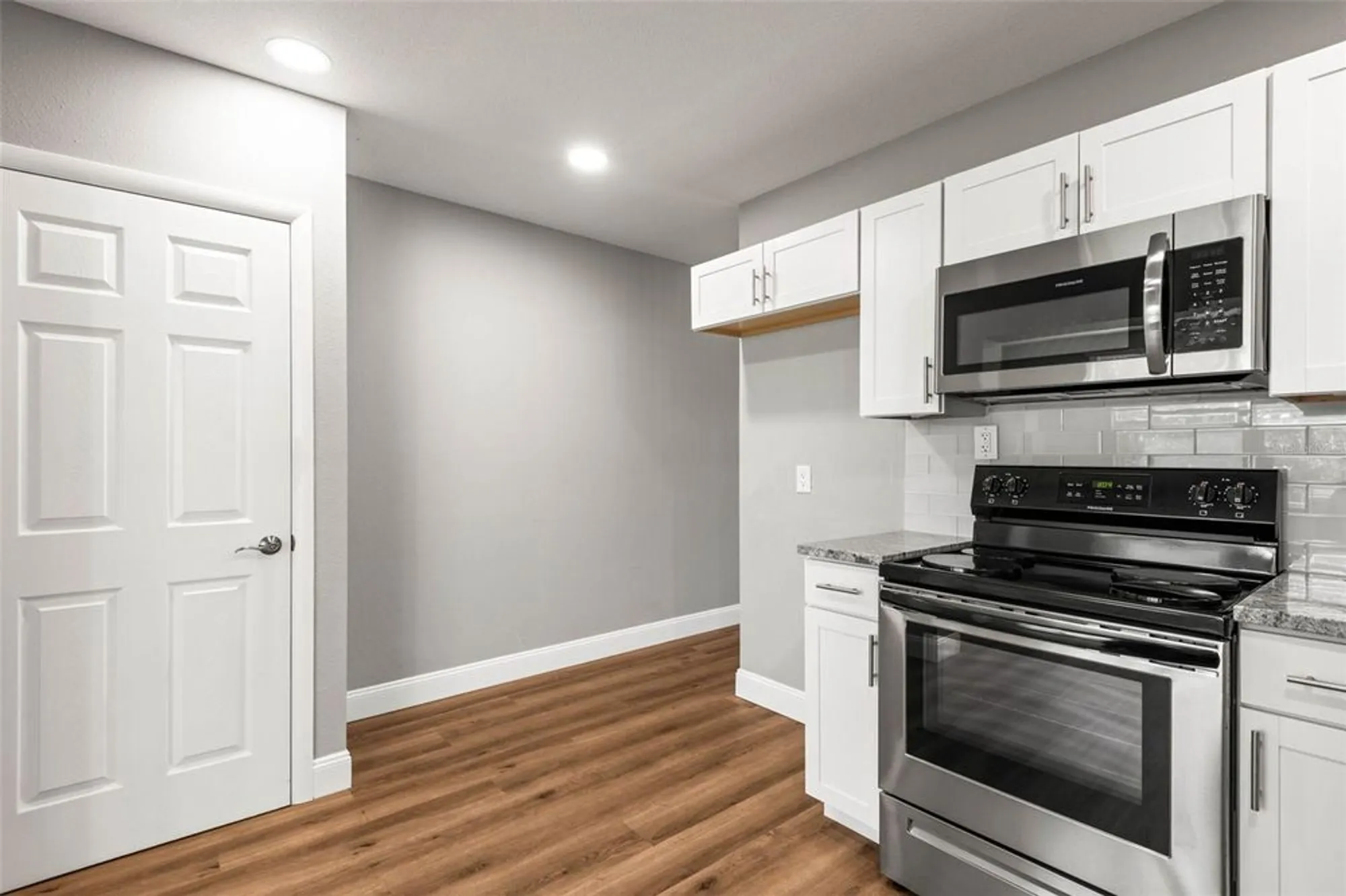 Property Slideshow image 16 of 32 | 2041 australia way 35, Clearwater, FL, 33763