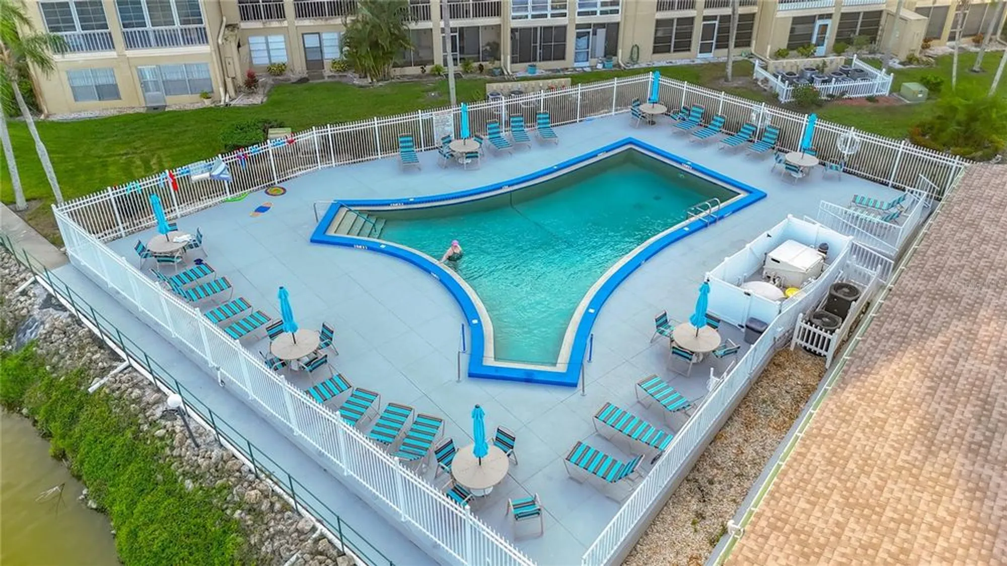 Property Slideshow image 28 of 51 | 3783 lake bayshore dr # h404, Bradenton, FL, 34205