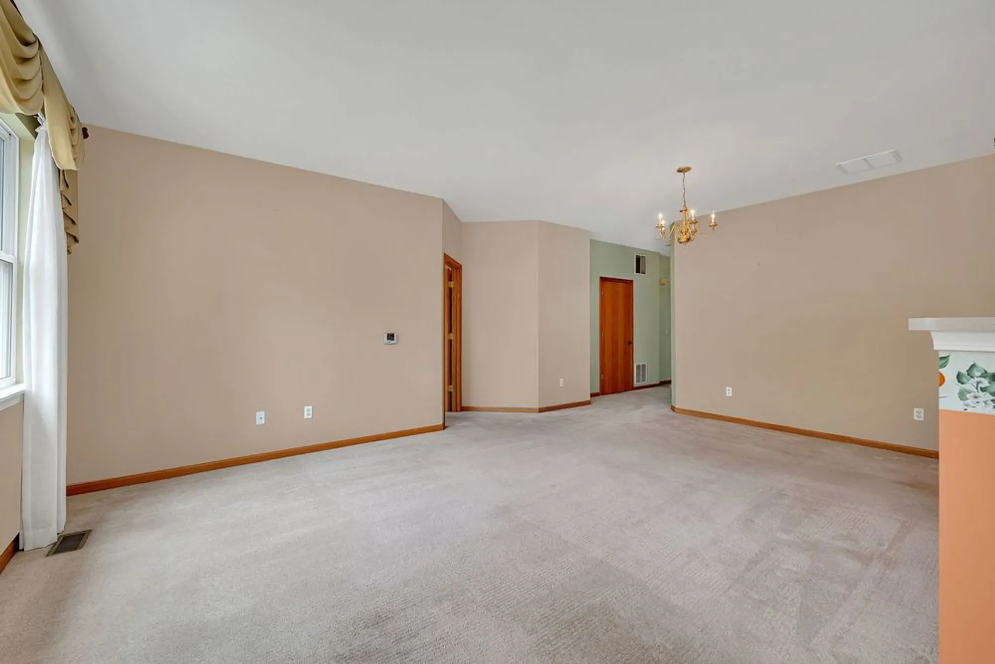 Property Slideshow image 9 of 25 | 1592 w cadillac cir, Romeoville, IL, 60446