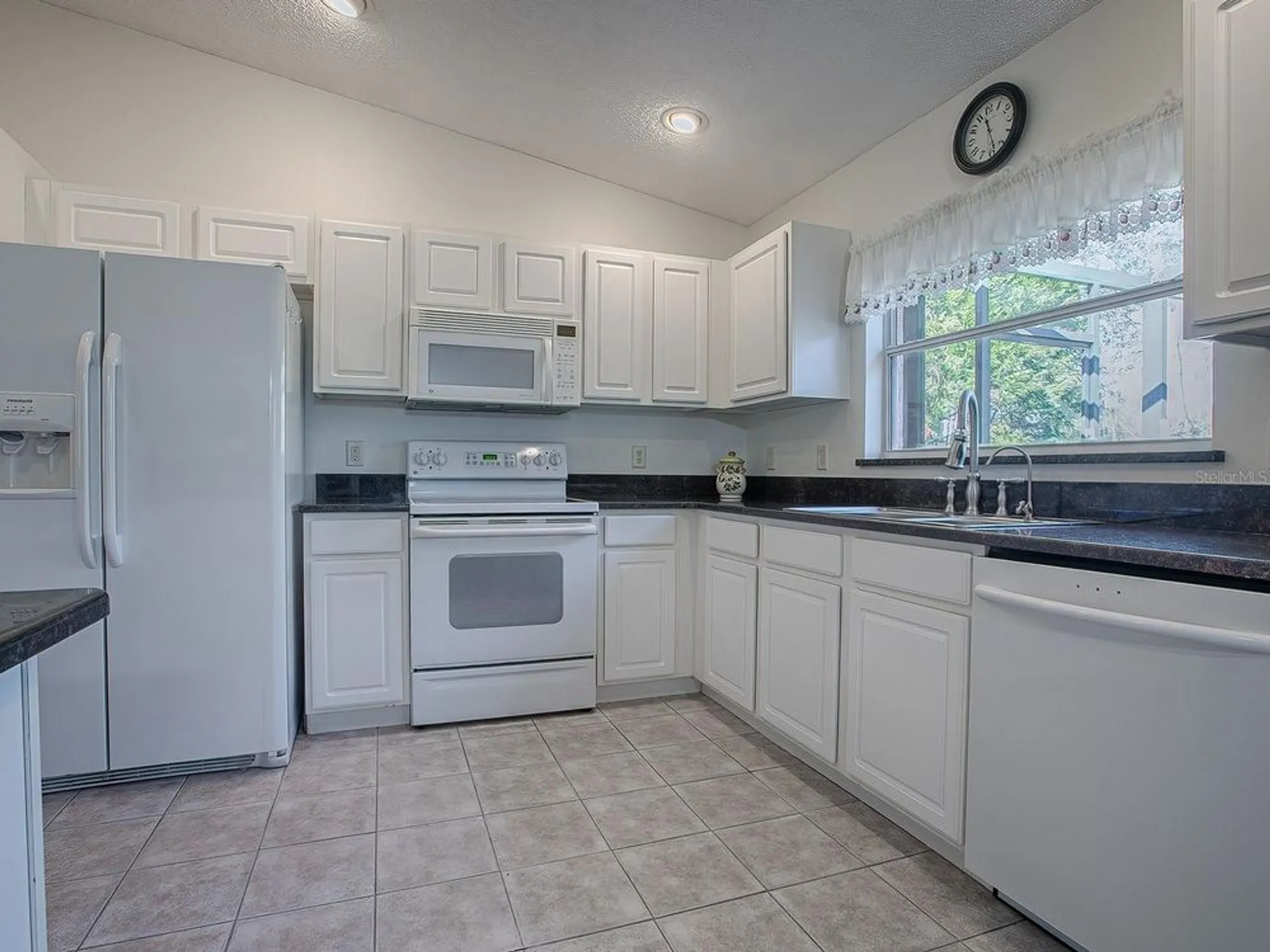 Property Slideshow image 16 of 45 | 33236 grand cypress way, Leesburg, FL, 34748