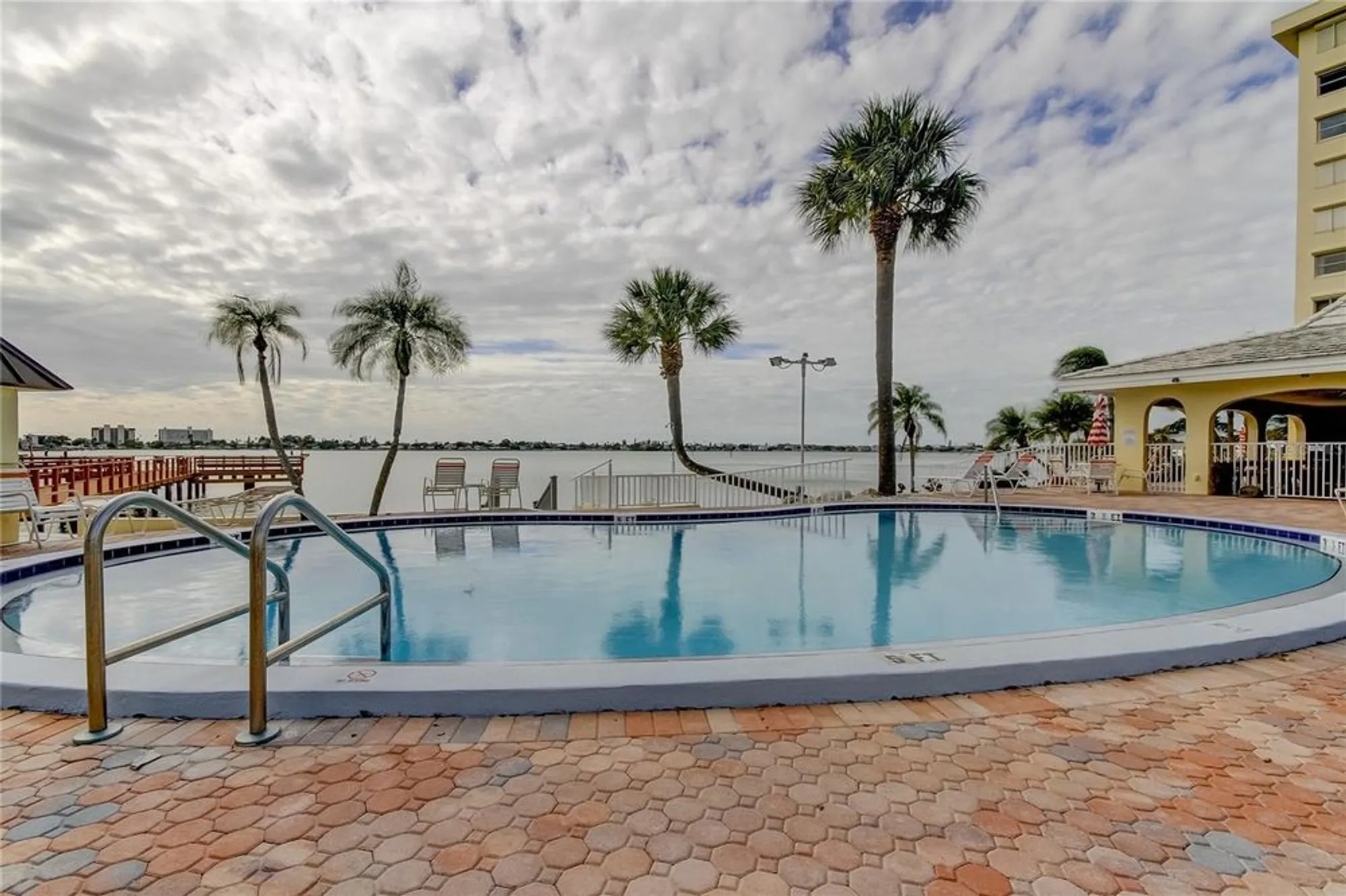 Property Slideshow image 26 of 45 | 4775 cove cir apt 1008, St Petersburg, FL, 33708