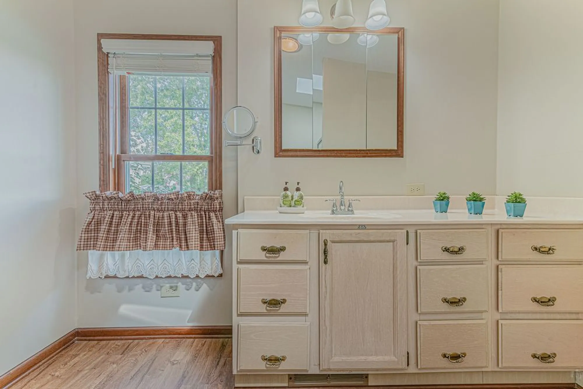 Property Slideshow image 26 of 41 | 9 derby ct, Grayslake, IL, 60030