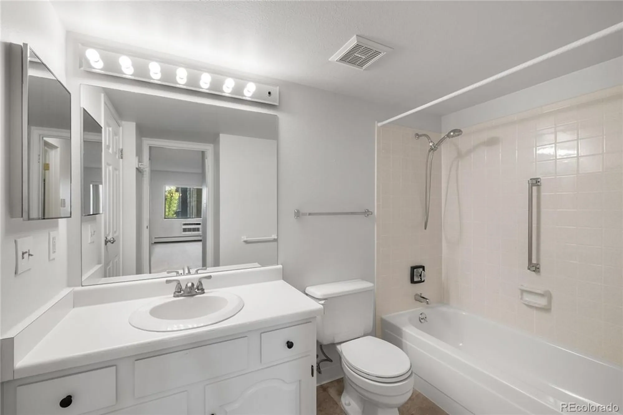 Property Slideshow image 24 of 25 | 13931 e marina dr apt 304, Aurora, CO, 80014