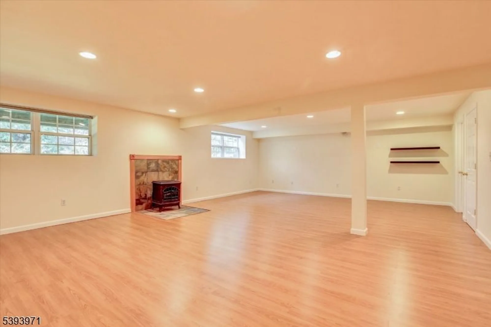 Property Slideshow image 20 of 29 | 13 fernwood ct, Whitehouse Station, NJ, 08889