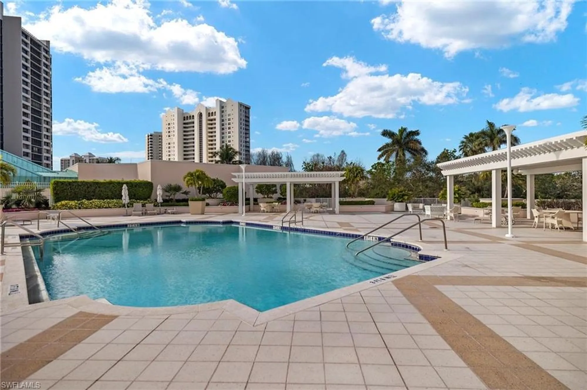 Property Slideshow image 22 of 36 | 100 glenview pl 202, Naples, FL, 34108