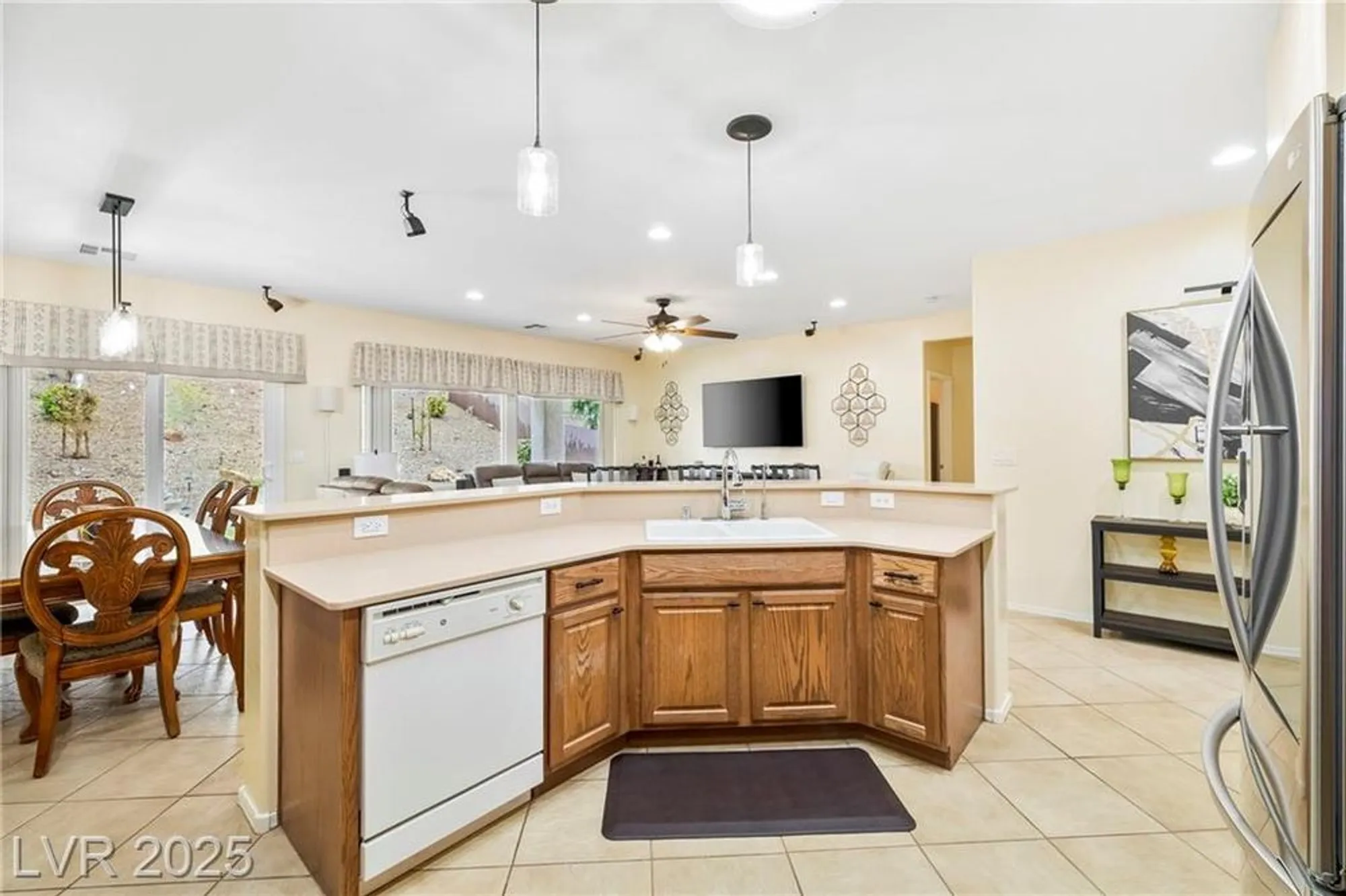 Property Slideshow image 12 of 44 | 2544 solera sky dr, Henderson, NV, 89044