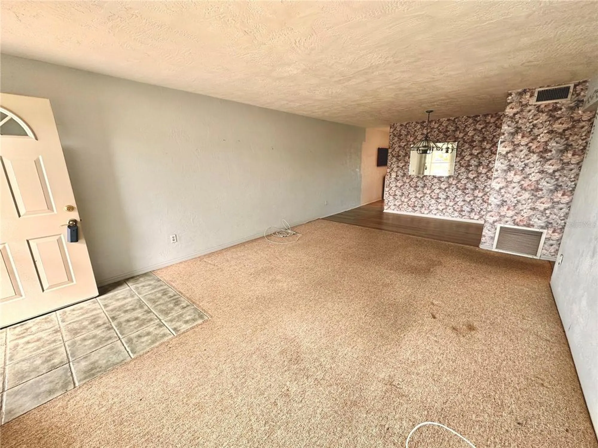 Property Slideshow image 4 of 39 | 2434 australia way 38, Clearwater, FL, 33763