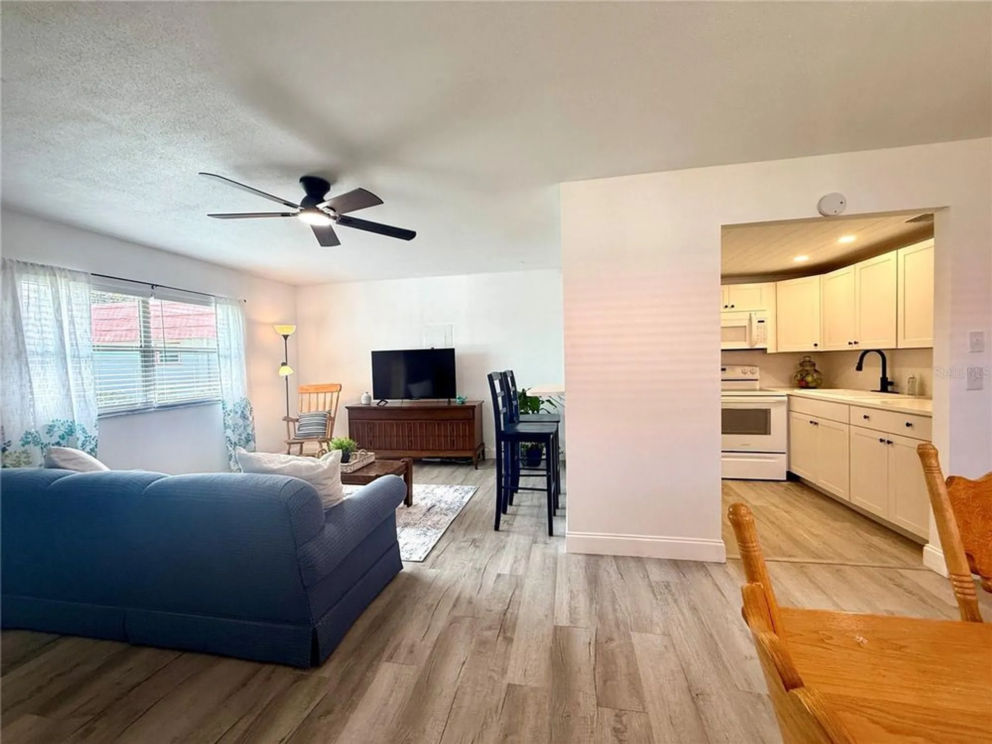 Property Slideshow image 8 of 23 | 1802 bedford ln 7, Sun City Center, FL, 33573