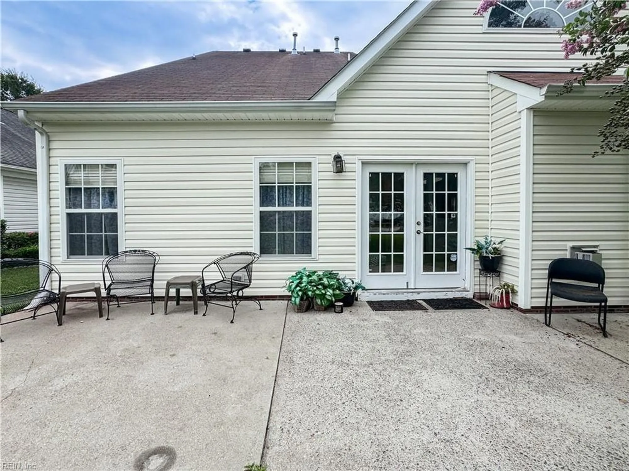 Property Slideshow image 32 of 38 | 2937 einstein dr, Virginia Beach, VA, 23456