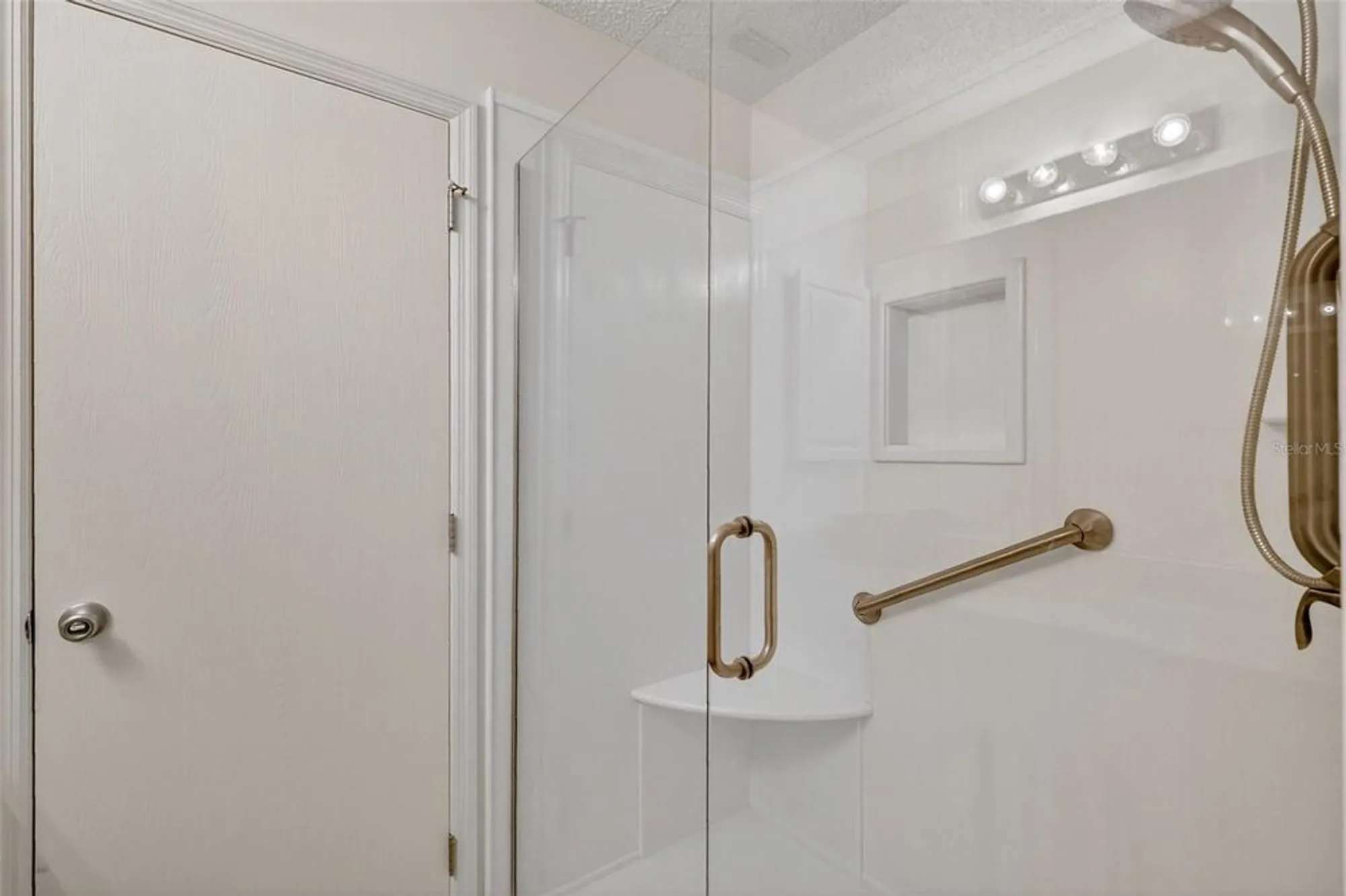 Property Slideshow image 21 of 39 | 17076 se 96th chapelwood cir, The Villages, FL, 32162