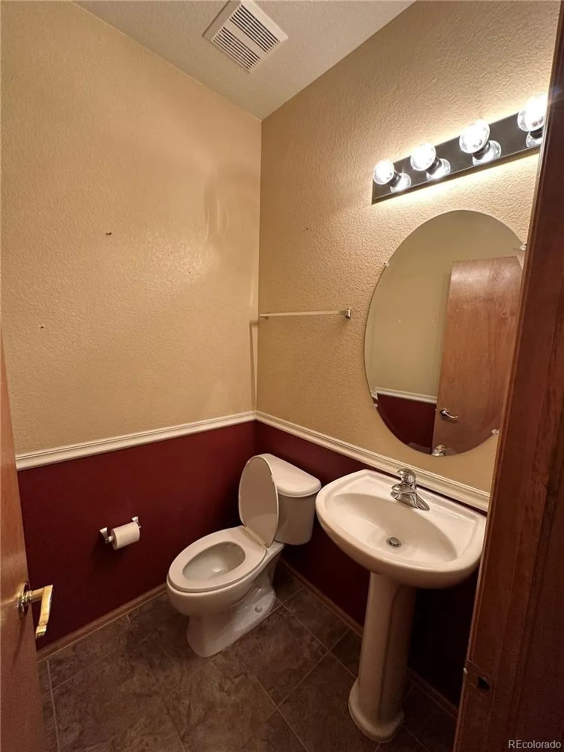 Property Slideshow image 18 of 28 | 22840 e heritage pkwy, Aurora, CO, 80016