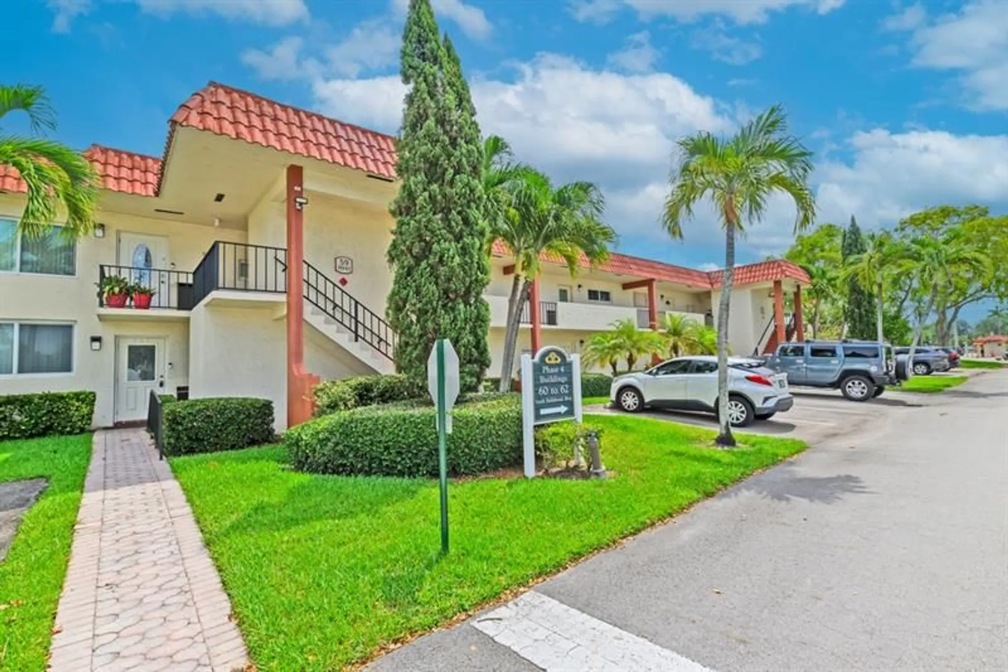 Property Slideshow image 2 of 50 | 8941 s hollybrook blvd apt 104, Pembroke Pines, FL, 33025