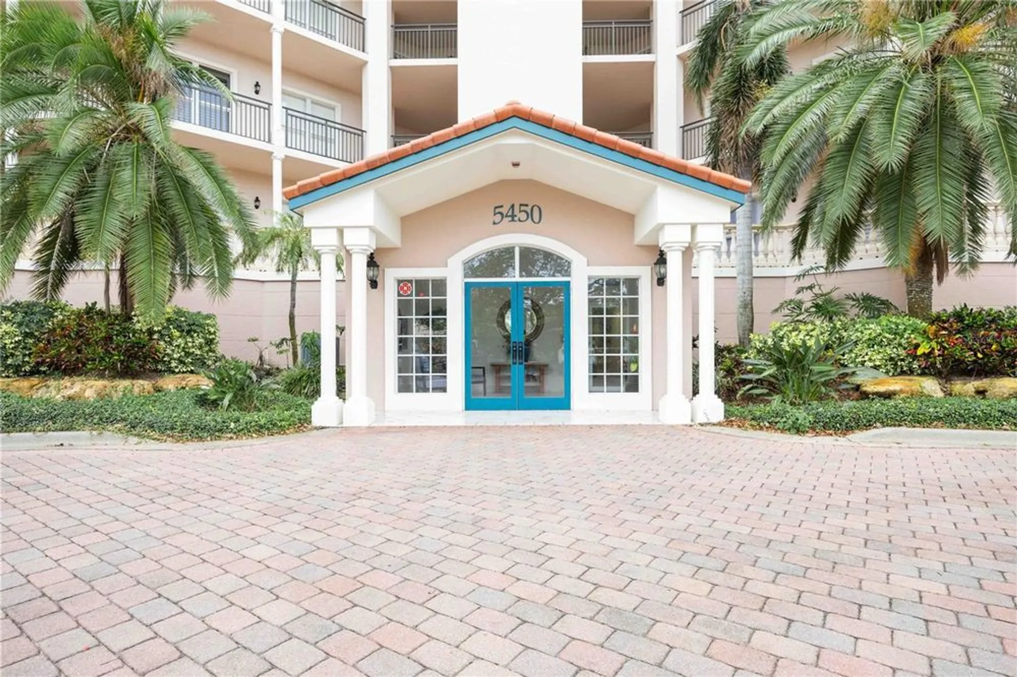 Property Slideshow image 4 of 41 | 5450 eagles point cir 405, Sarasota, FL, 34231