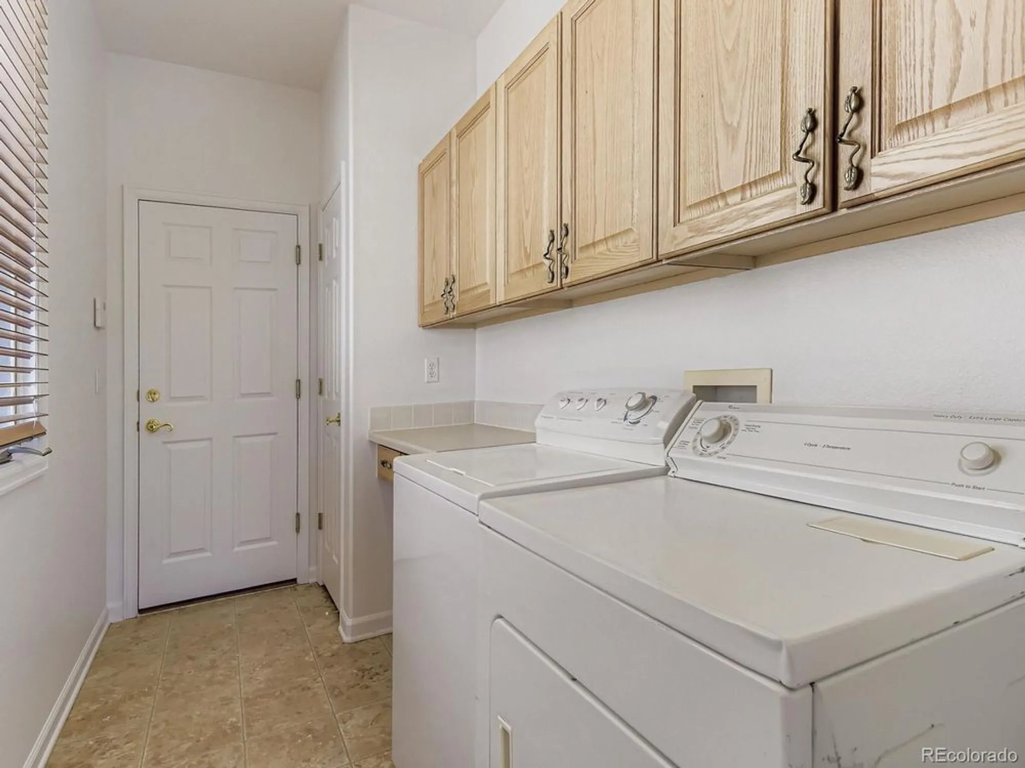 Property Slideshow image 15 of 24 | 5418 shetland ct, Highlands Ranch, CO, 80130