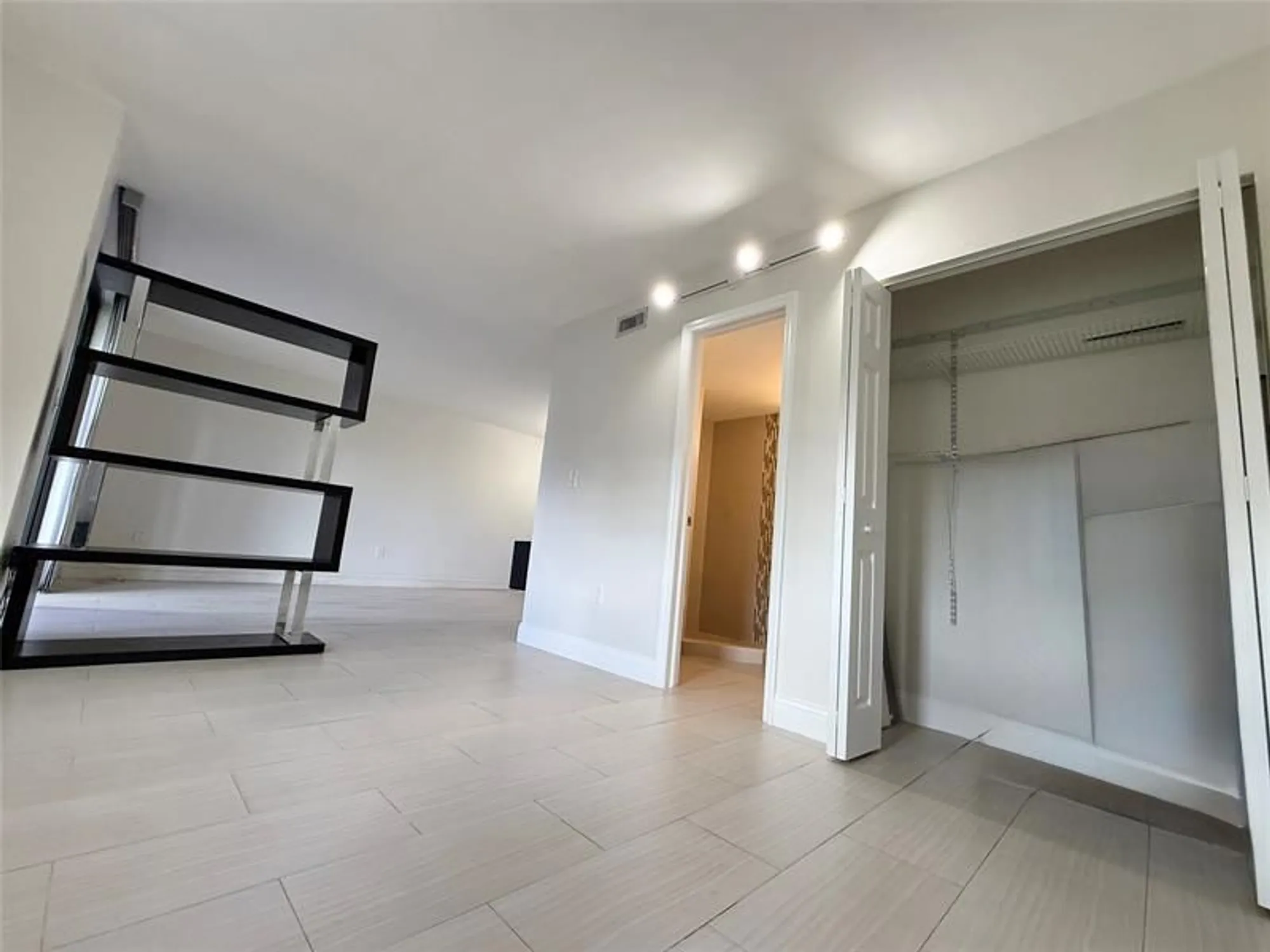 Property Slideshow image 9 of 21 | 1001 colony point cir apt 107, Pembroke Pines, FL, 33026