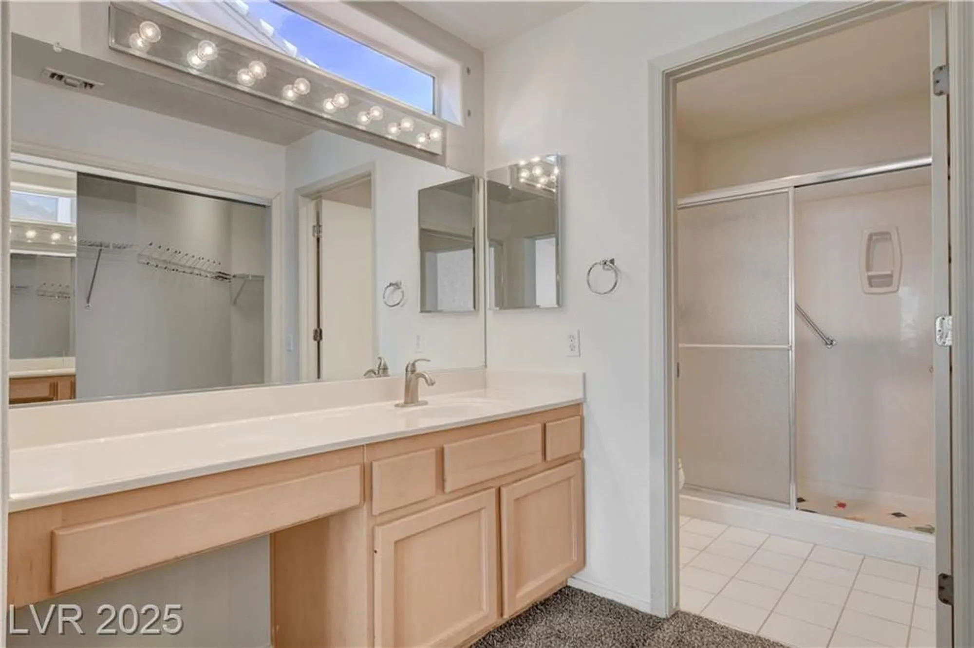 Property Slideshow image 30 of 71 | 10113 cresent creek dr, Las Vegas, NV, 89134