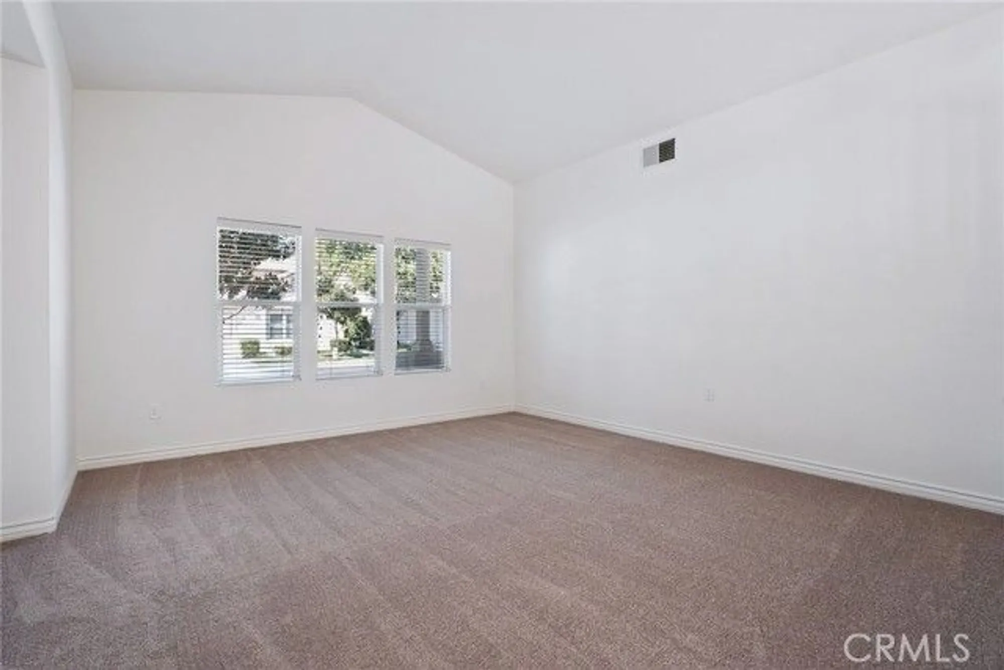Property Slideshow image 13 of 52 | 2024 tulip ave, Simi Valley, CA, 93063
