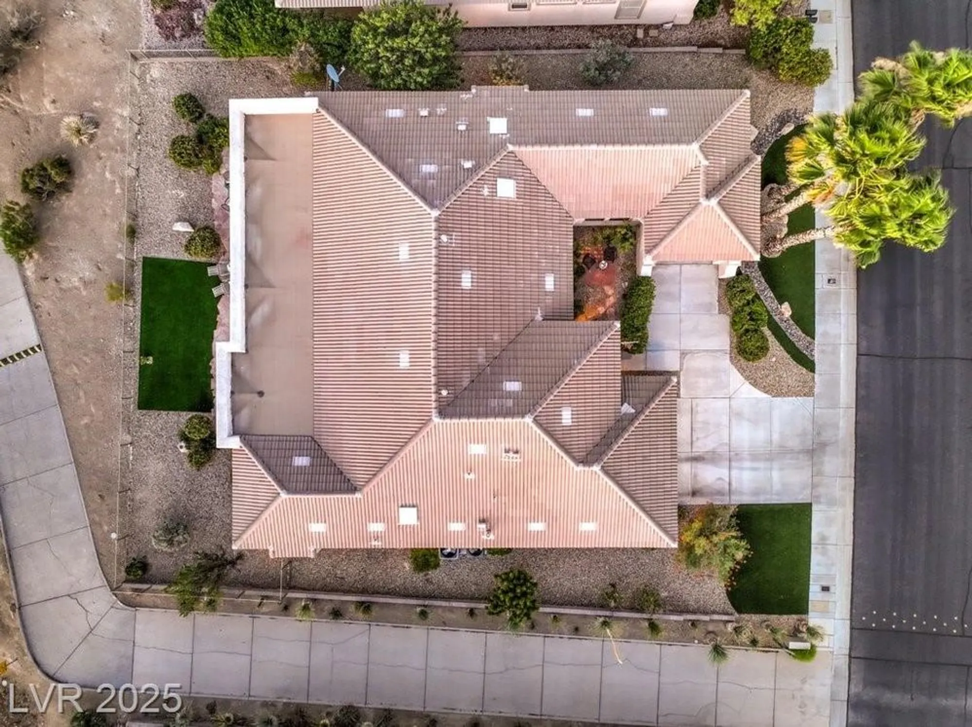 Property Slideshow image 21 of 39 | 10536 abisso dr, Las Vegas, NV, 89135