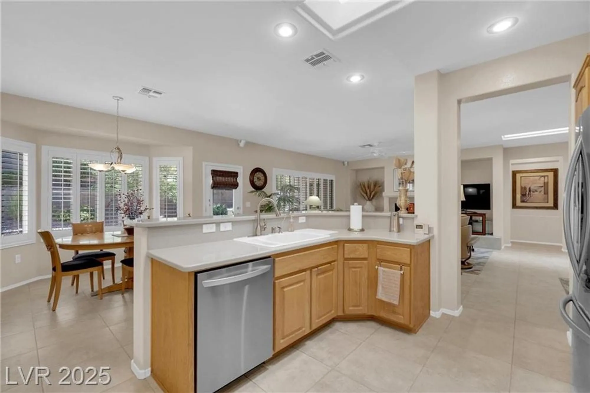 Property Slideshow image 9 of 37 | 1668 sebring hills dr, Henderson, NV, 89052