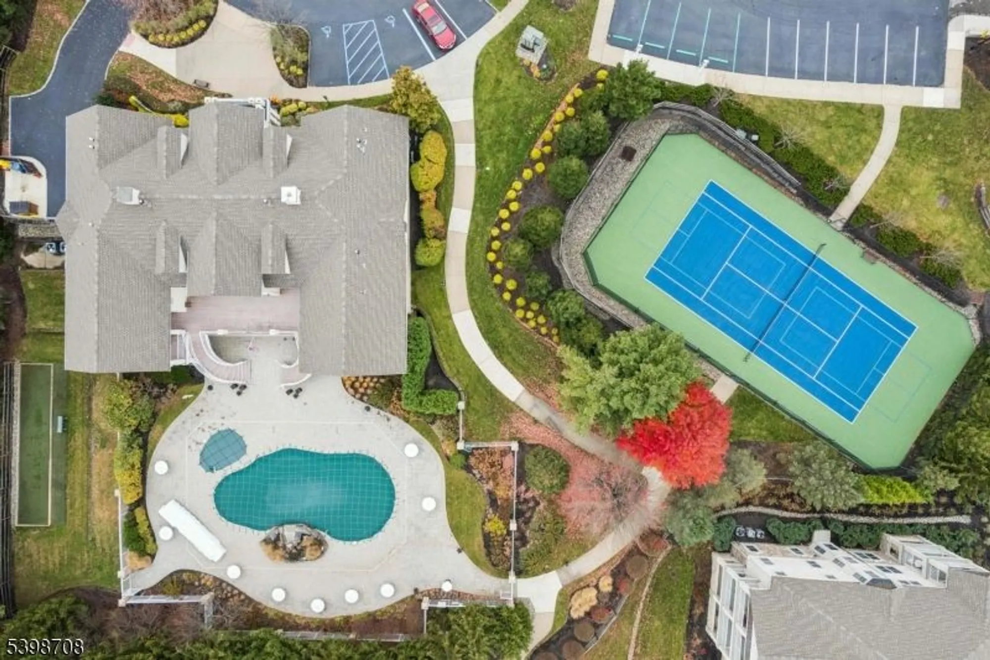 Property Slideshow image 33 of 35 | 911 holly ln # 11, Cedar Grove, NJ, 07009