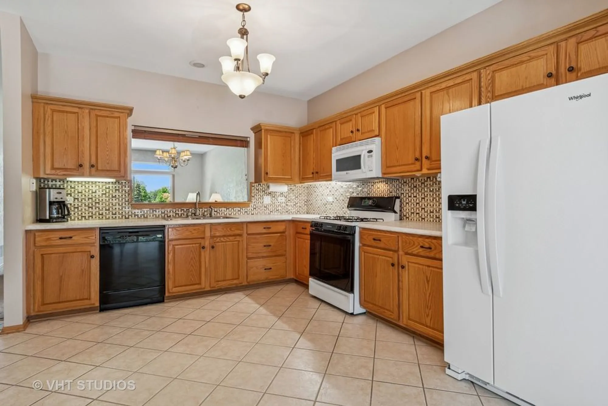 Property Slideshow image 6 of 52 | 21144 buckeye ct, Plainfield, IL, 60544