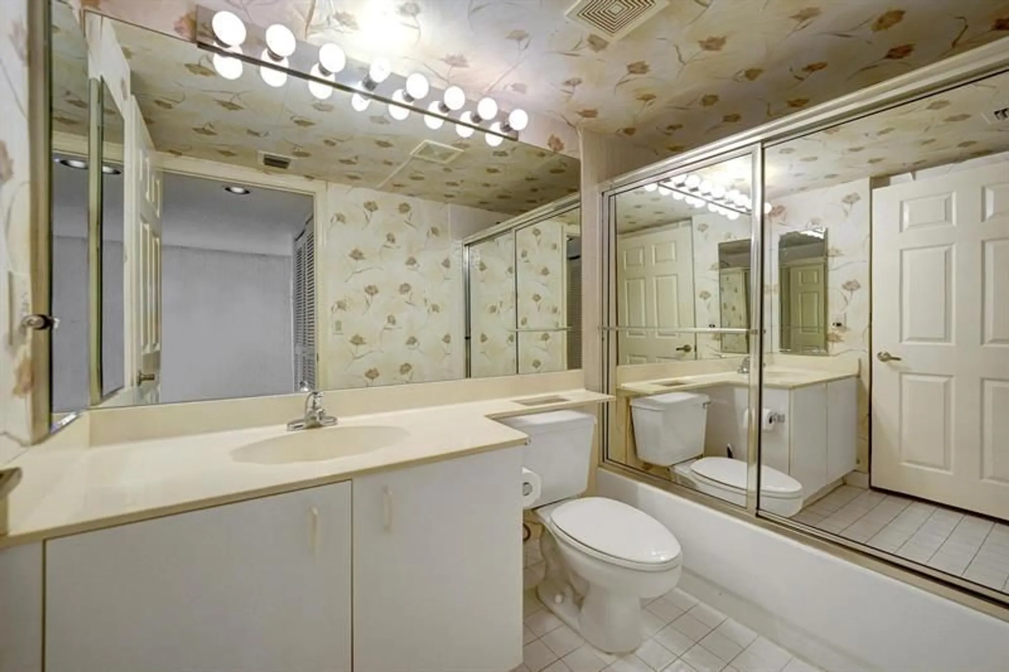 Property Slideshow image 31 of 61 | 9587 weldon cir apt b312, Fort Lauderdale, FL, 33321