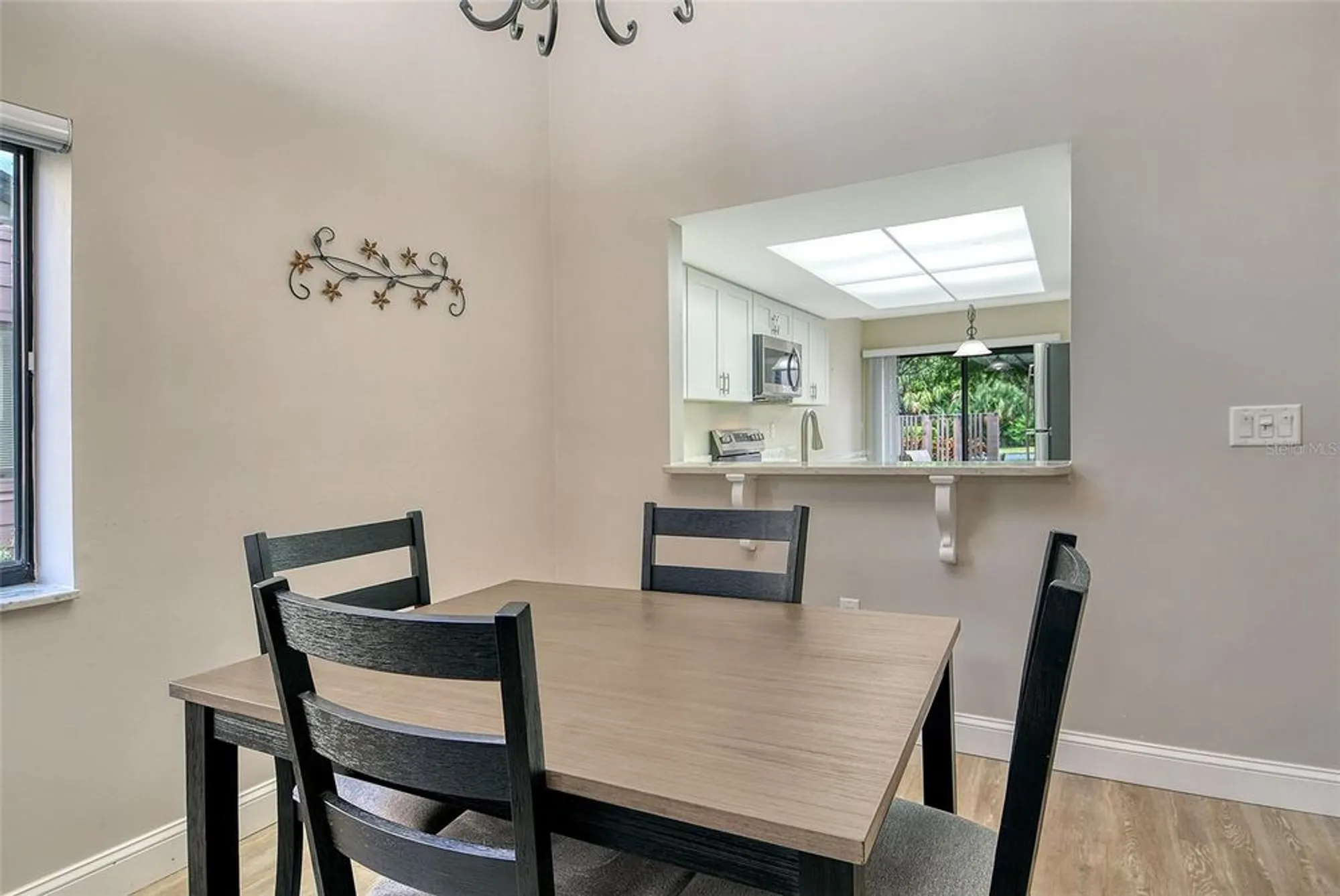 Property Slideshow image 11 of 38 | 6261 timber lake dr f6, Sarasota, FL, 34243