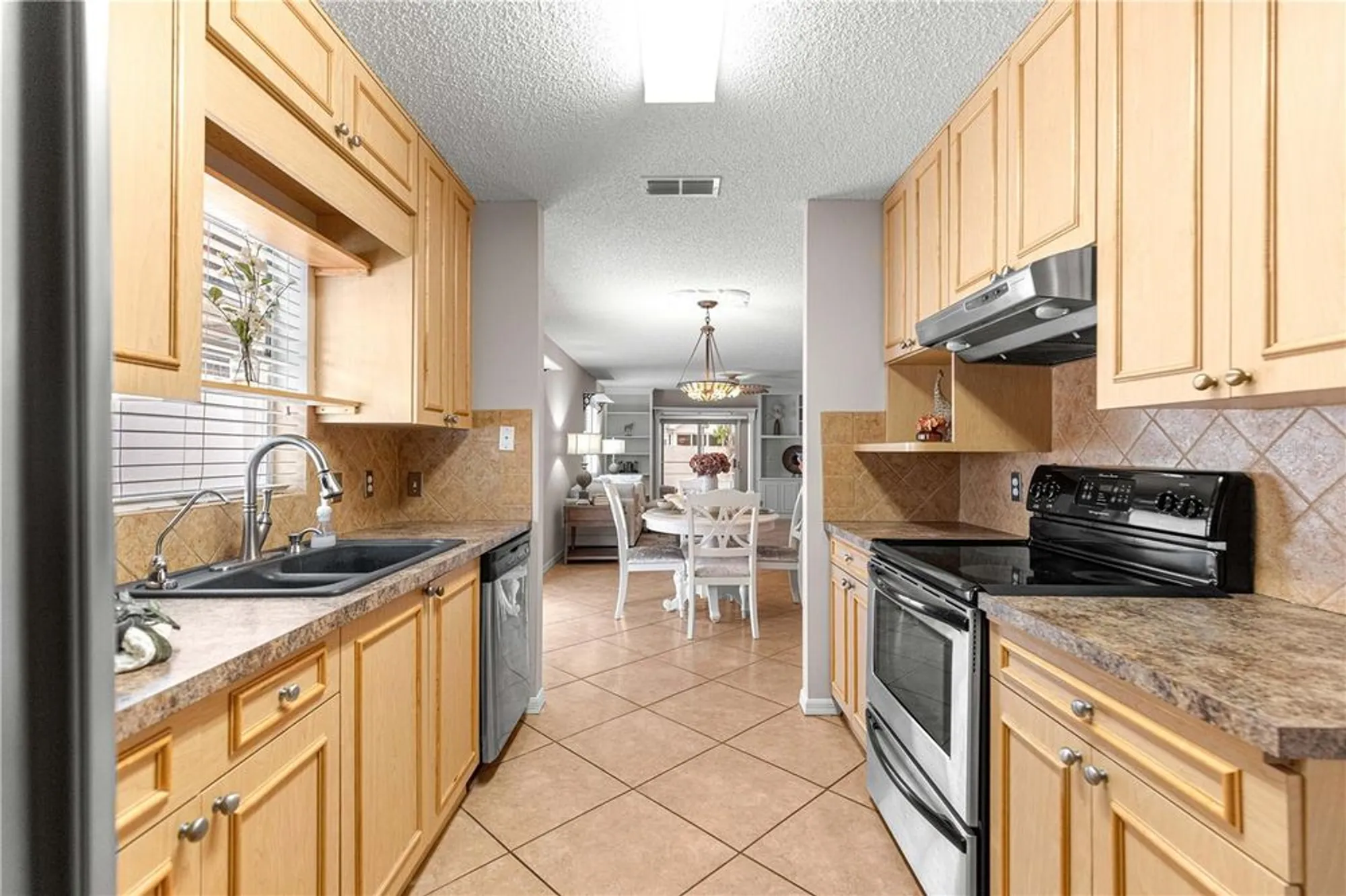 Property Slideshow image 4 of 42 | 748 hernandez dr, The Villages, FL, 32159