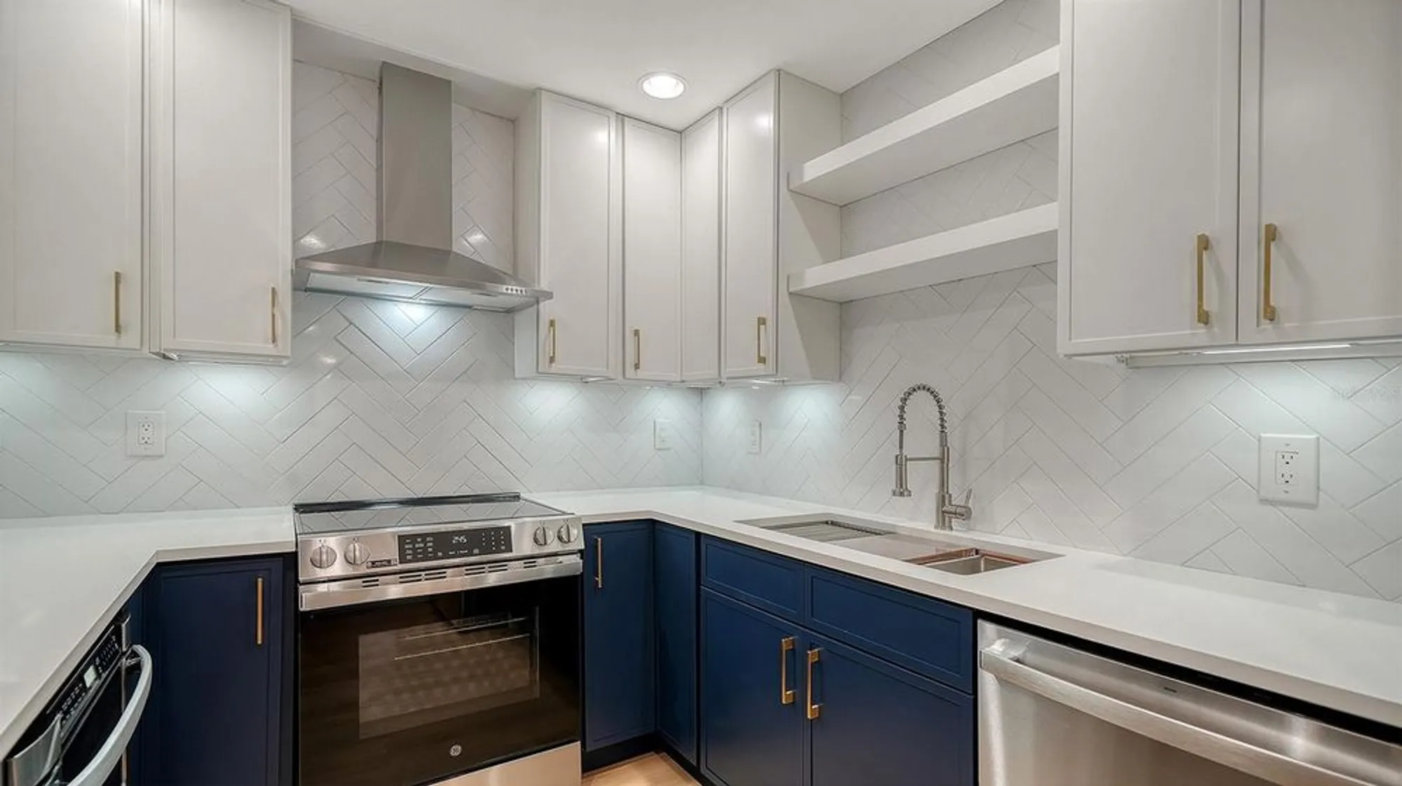 Property Slideshow image 8 of 48 | 5027 kestral park # 64, Sarasota, FL, 34231