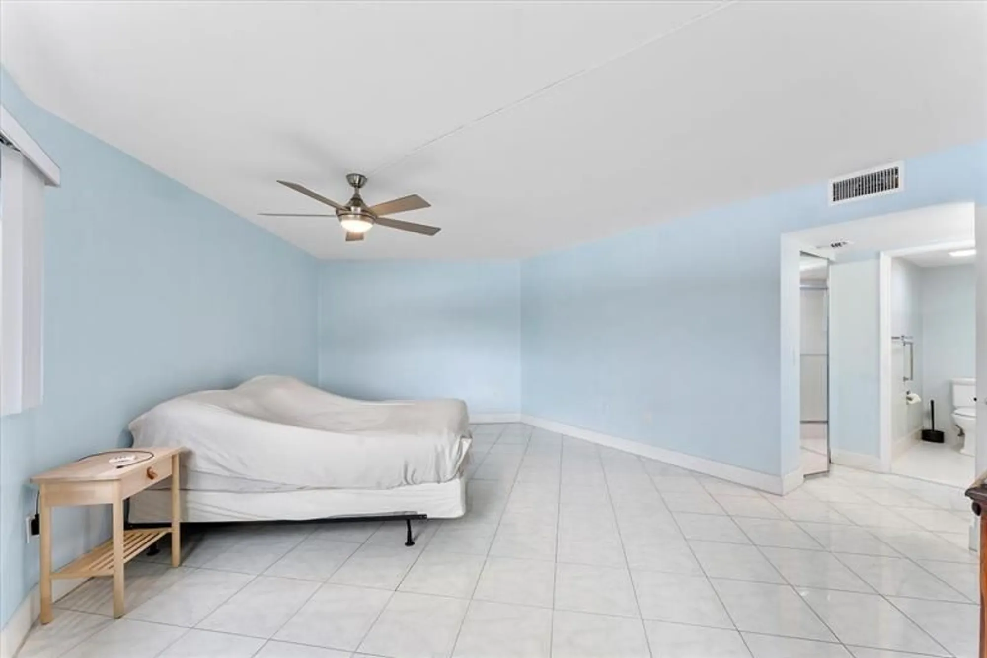 Property Slideshow image 11 of 17 | 850 sw 138th ave apt 208d, Pembroke Pines, FL, 33027
