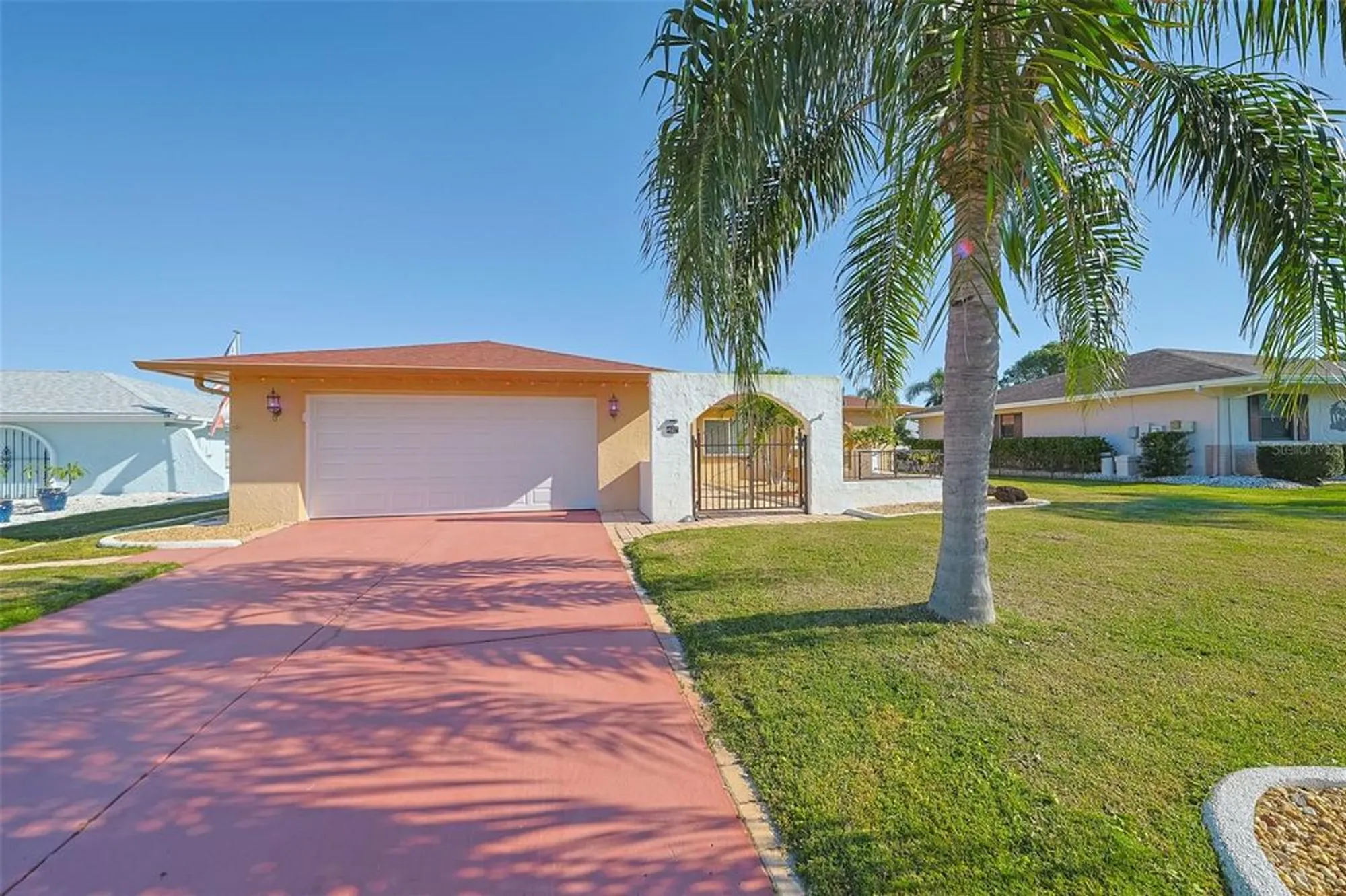 Property Slideshow image 2 of 39 | 627 fort duquesna dr, Sun City Center, FL, 33573