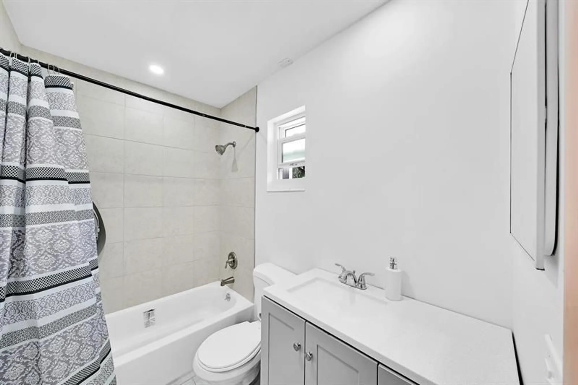 Property Slideshow image 13 of 16 | 6990 nw 12th st, Margate, FL, 33063