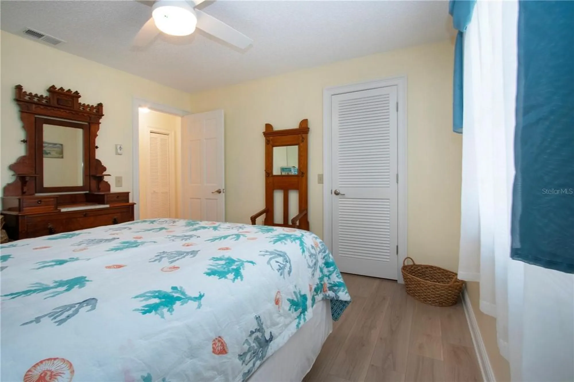 Property Slideshow image 53 of 69 | 2016 east view dr, Sun City Center, FL, 33573