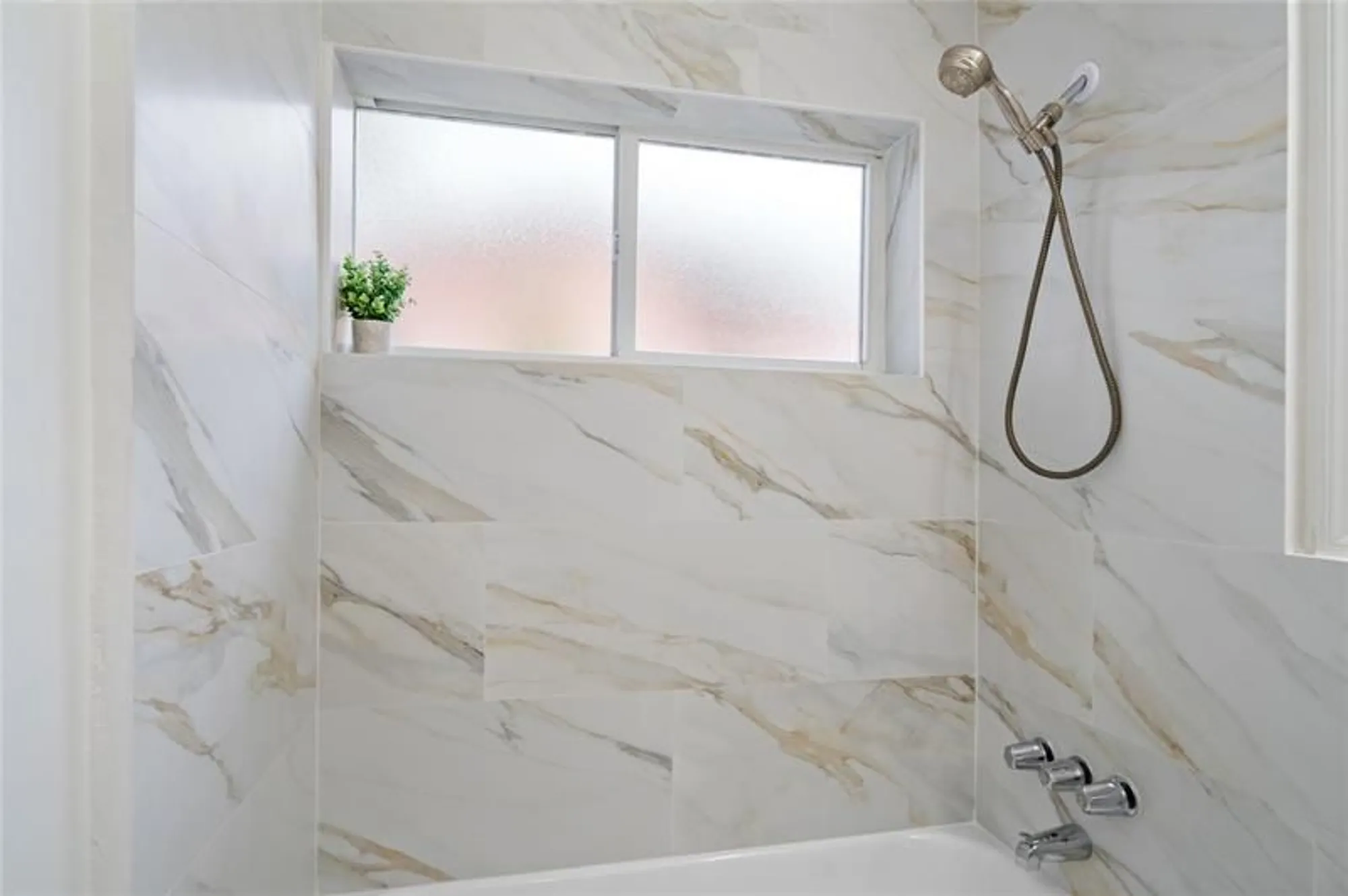 Property Slideshow image 19 of 31 | 4514 nw 49th dr, Tamarac, FL, 33319