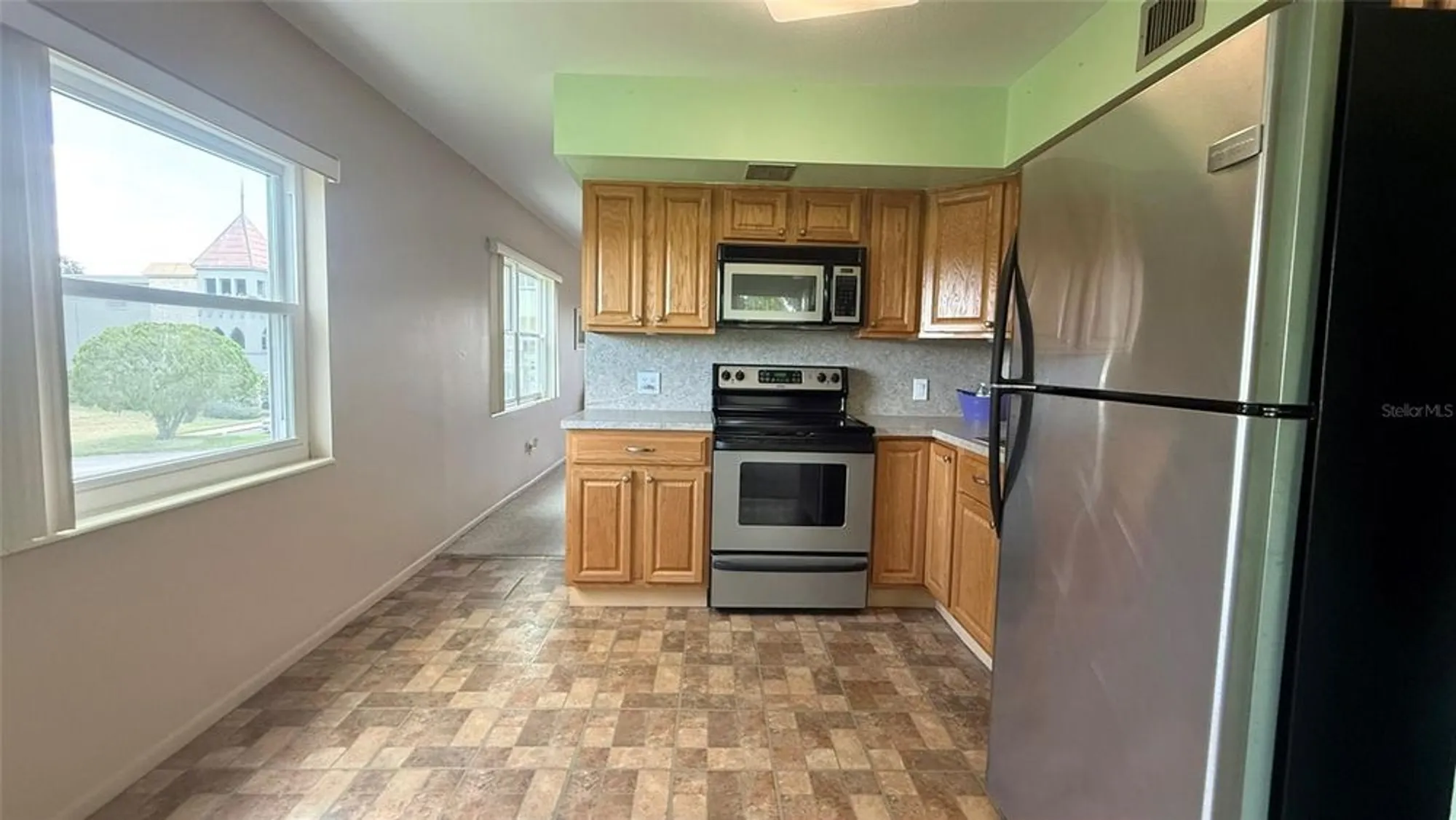 Property Slideshow image 11 of 33 | 2460 canadian way 48, Clearwater, FL, 33763