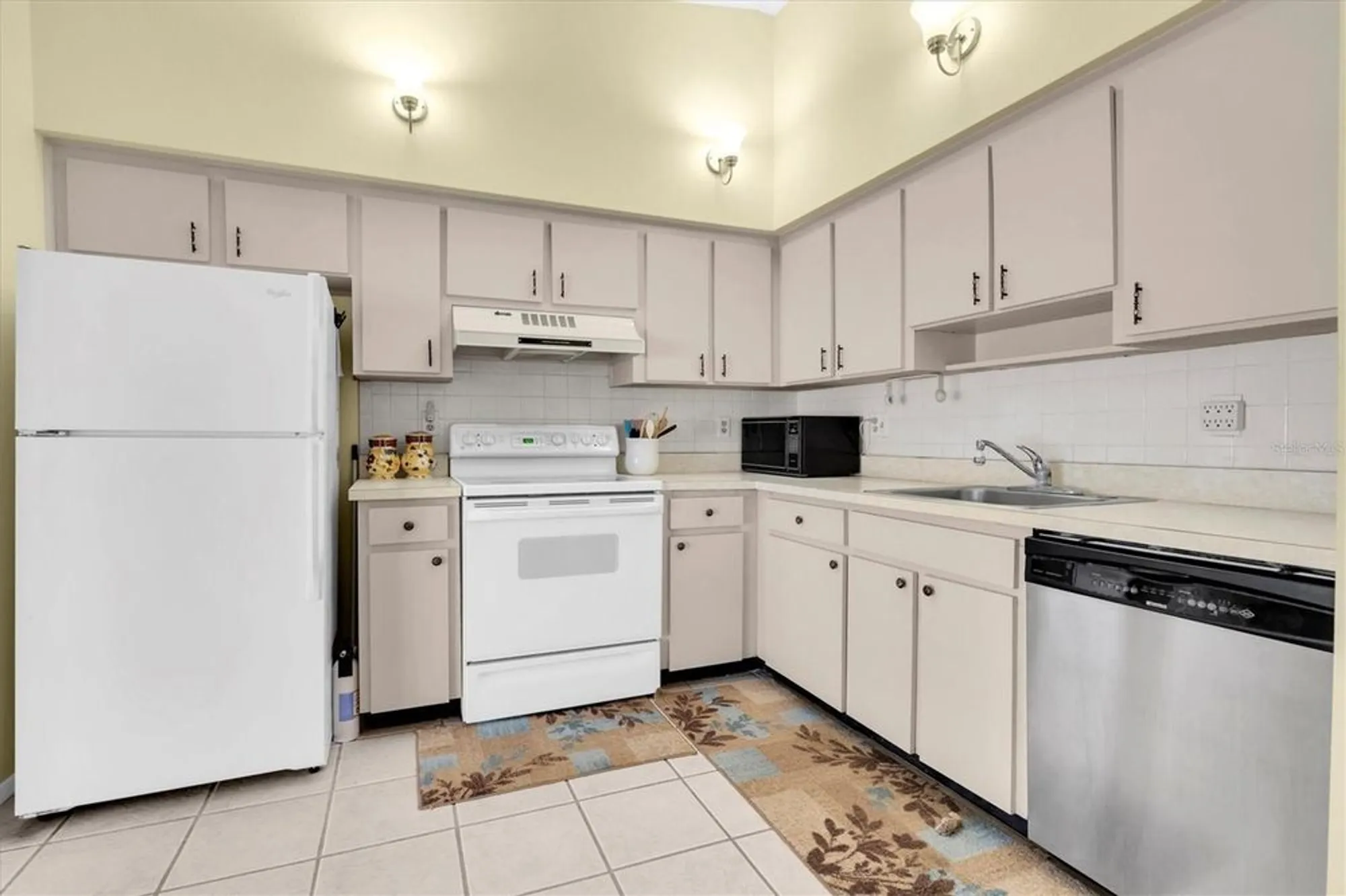 Property Slideshow image 8 of 31 | 3403 36th st w # 109, Bradenton, FL, 34205