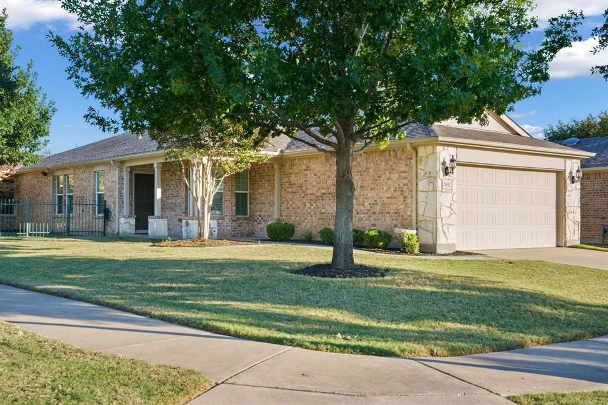 Property Slideshow image 1 of 33 | 7592 wiley ln, Frisco, TX, 75036