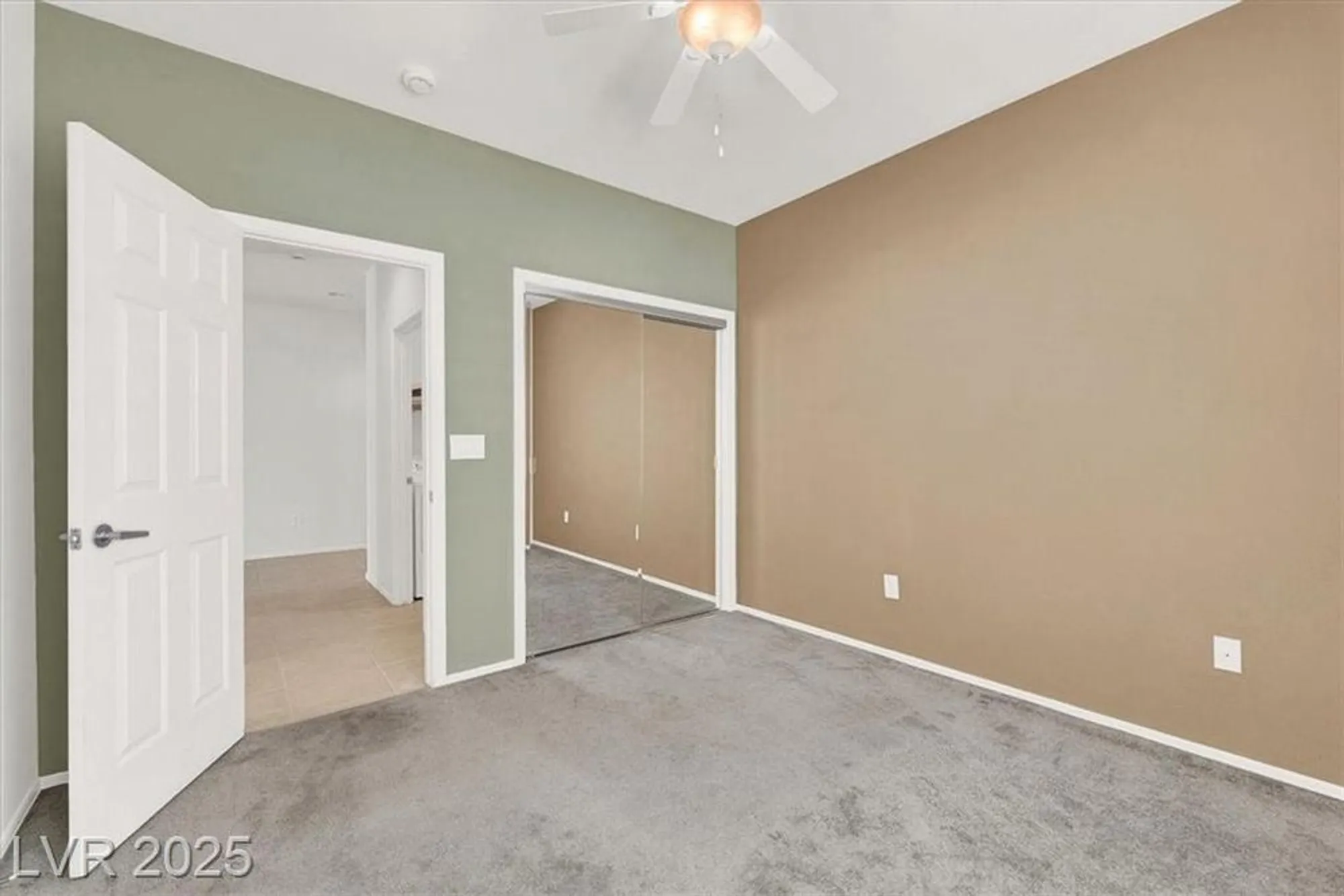 Property Slideshow image 14 of 24 | 2101 sawtooth mountain dr, Henderson, NV, 89044