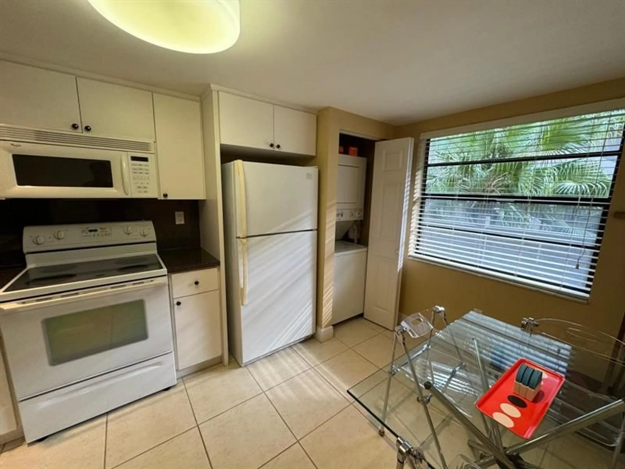 Property Slideshow image 5 of 60 | 900 colony point cir 407, Pembroke Pines, FL, 33026