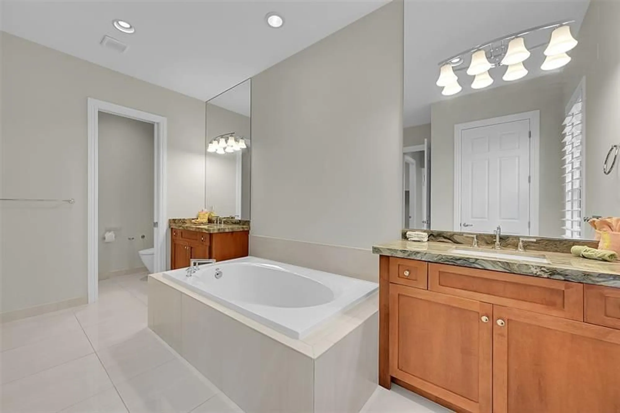Property Slideshow image 12 of 28 | 9375 cantal cir, Parkland, FL, 33076