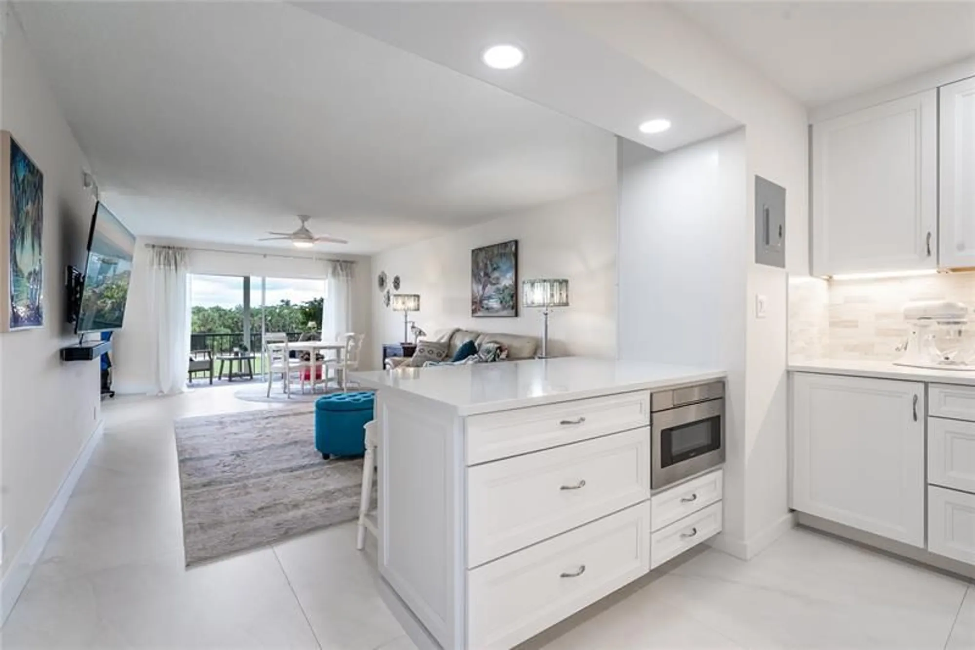Property Slideshow image 11 of 61 | 9411 n hollybrook lake dr 310, Pembroke Pines, FL, 33025