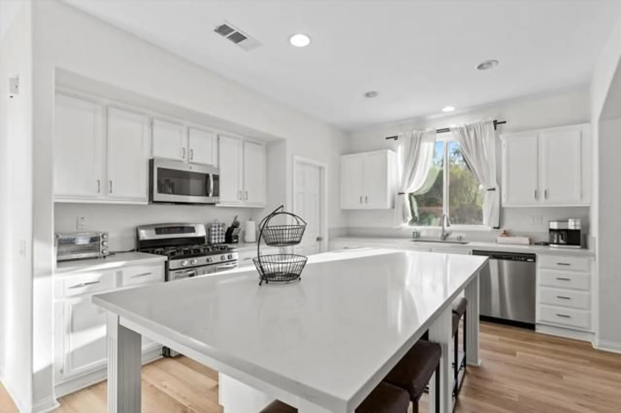 Property Slideshow image 7 of 29 | 84020 colibri ct, Indio, CA, 92203